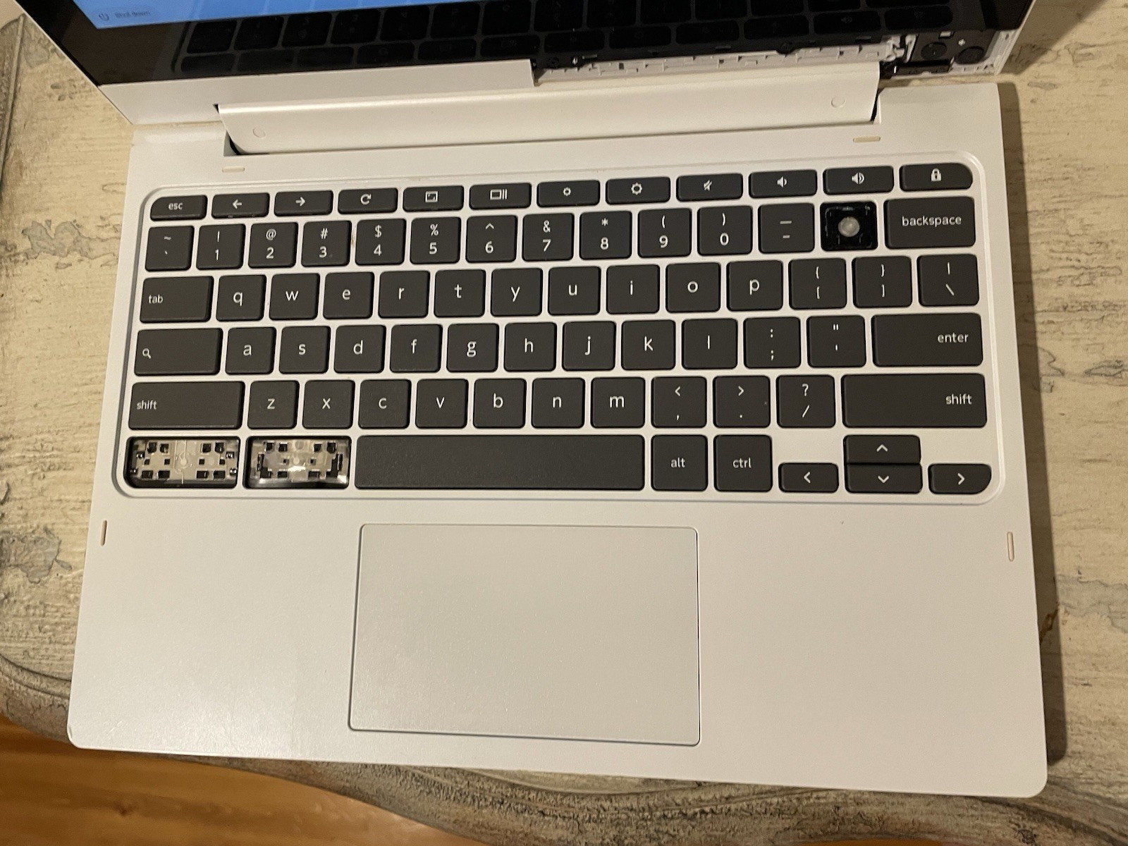 Lenovo Chromebook C330 2-in 1. 4GB, LPDDR3, 64GB EMMC, CHROME OS, 11.6” Screen