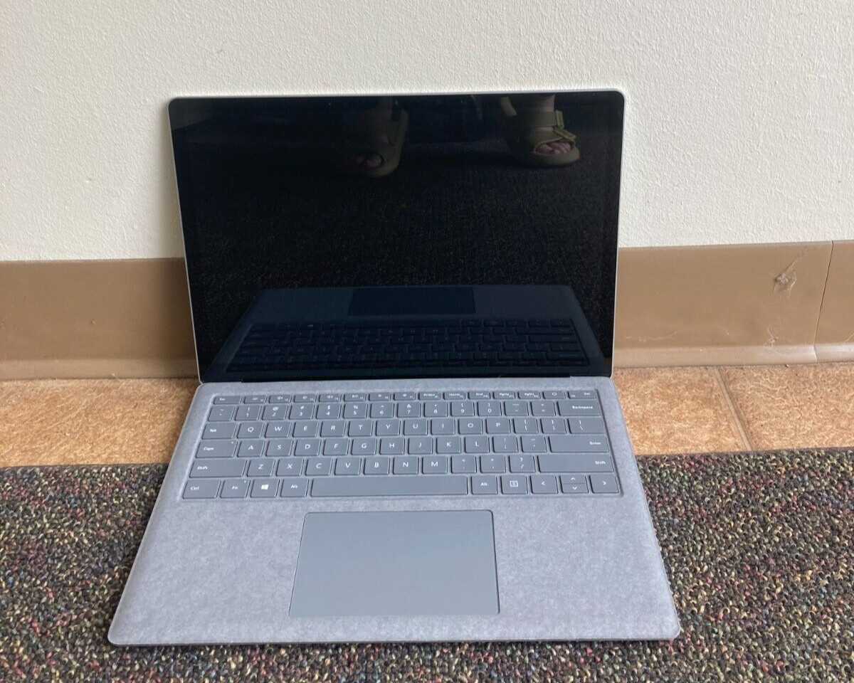 Microsoft Surface Laptop 1867 15″ Intel Core i5-1035G7@1.20GHz 8GB RAM 128GB SSD