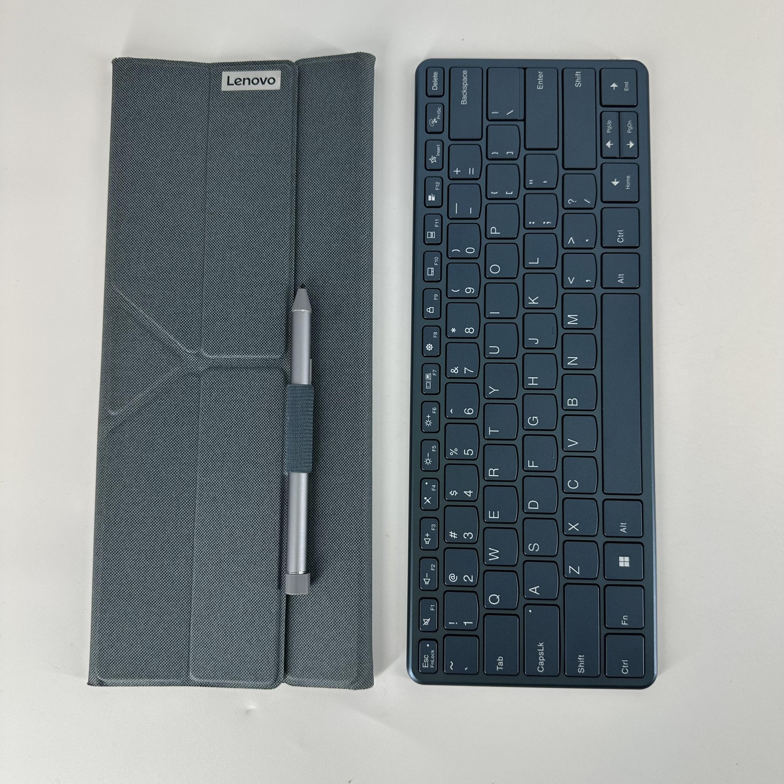 Lenovo Yoga Book 9i 13.3 HD TOUCH 1.7 GHz i7-1355U 16GB 1TB SSD BAD USB-C PORT