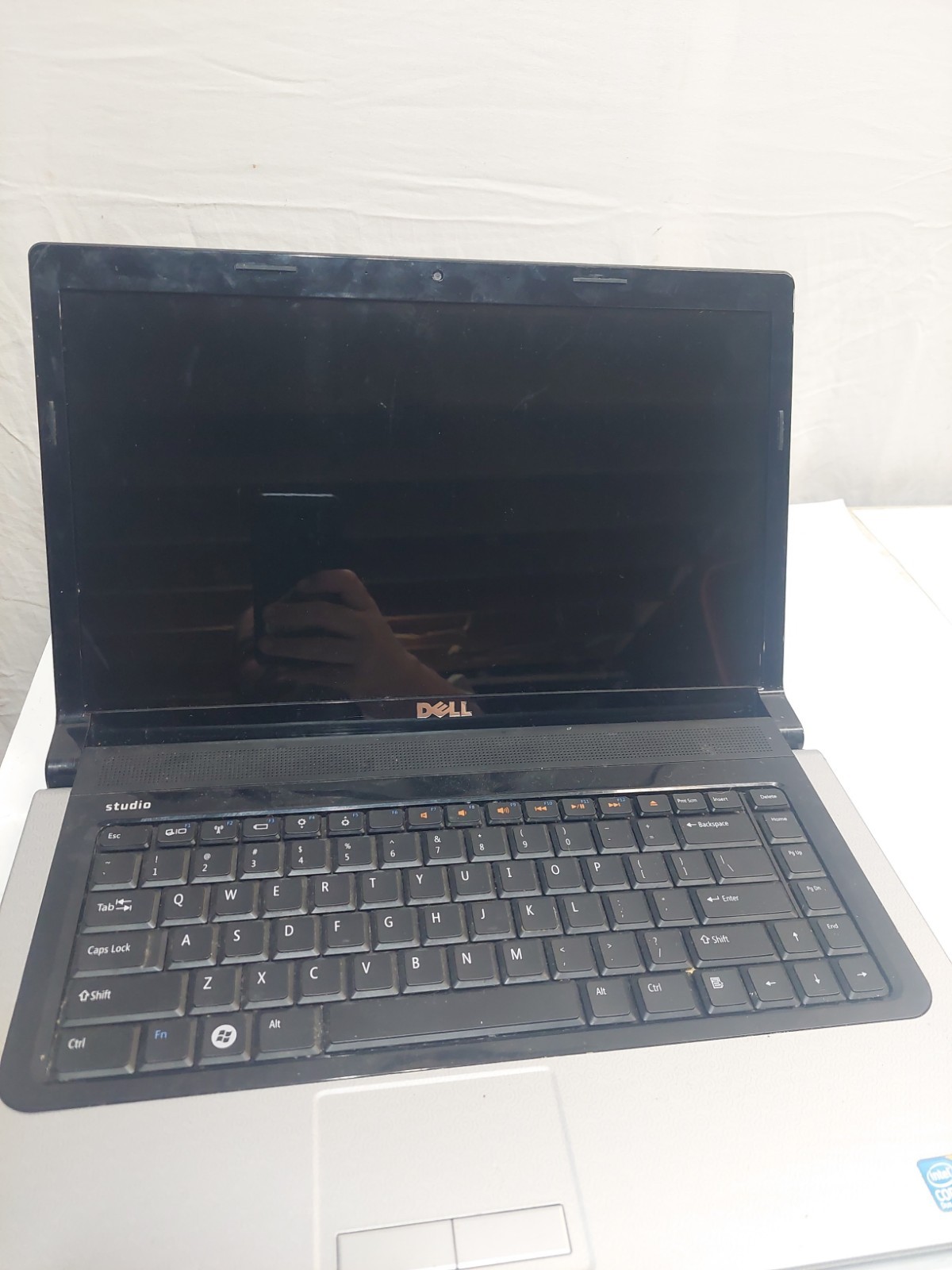 DELL STUDIO 1555 PP39L – FOR PARTS – INTEL CORE 2 DUO 15″ Untested No Cord