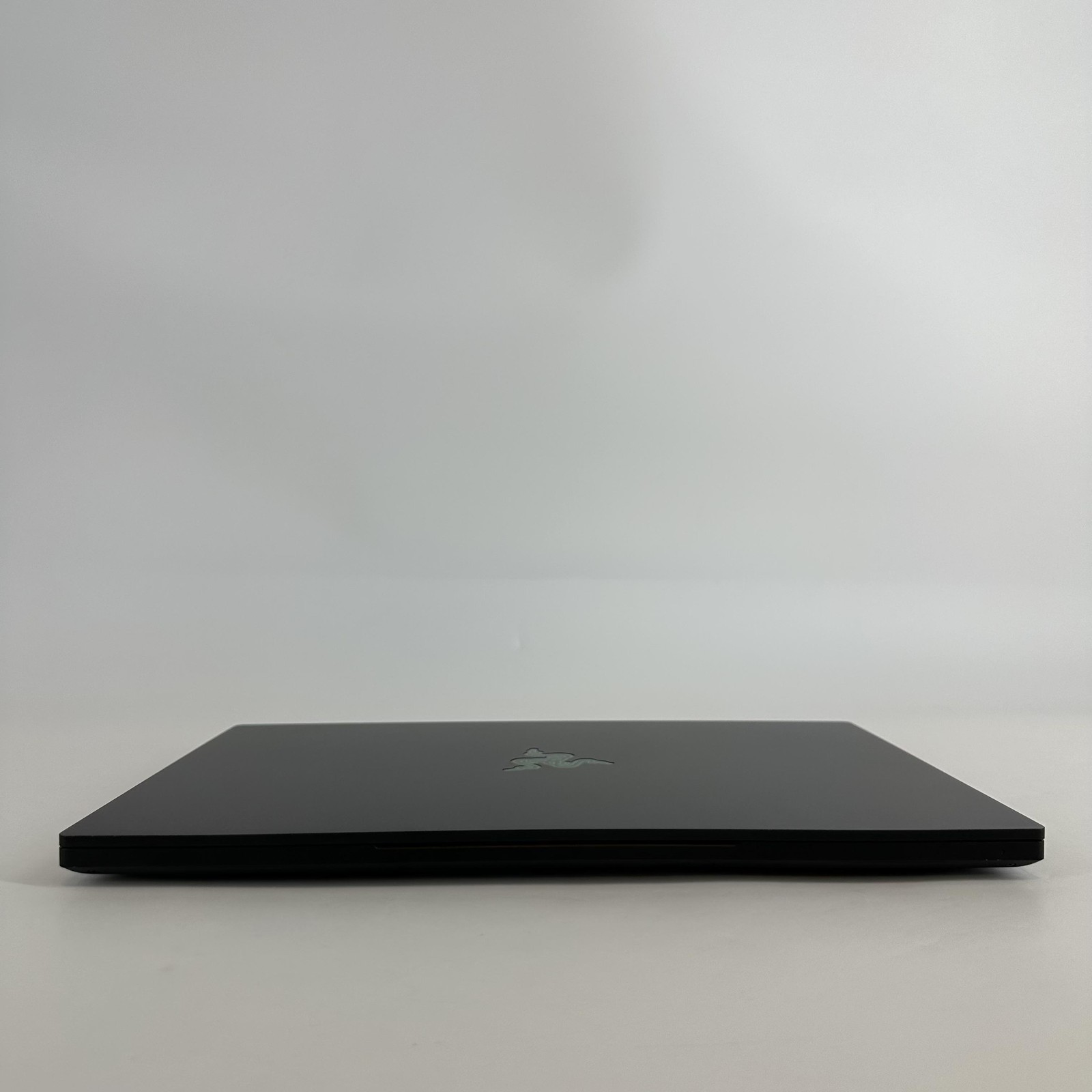 Razer Blade 15 240Hz 2K 2.4 GHz i7-12800H 32GB 1TB SSD RTX 3070 Ti Very Good