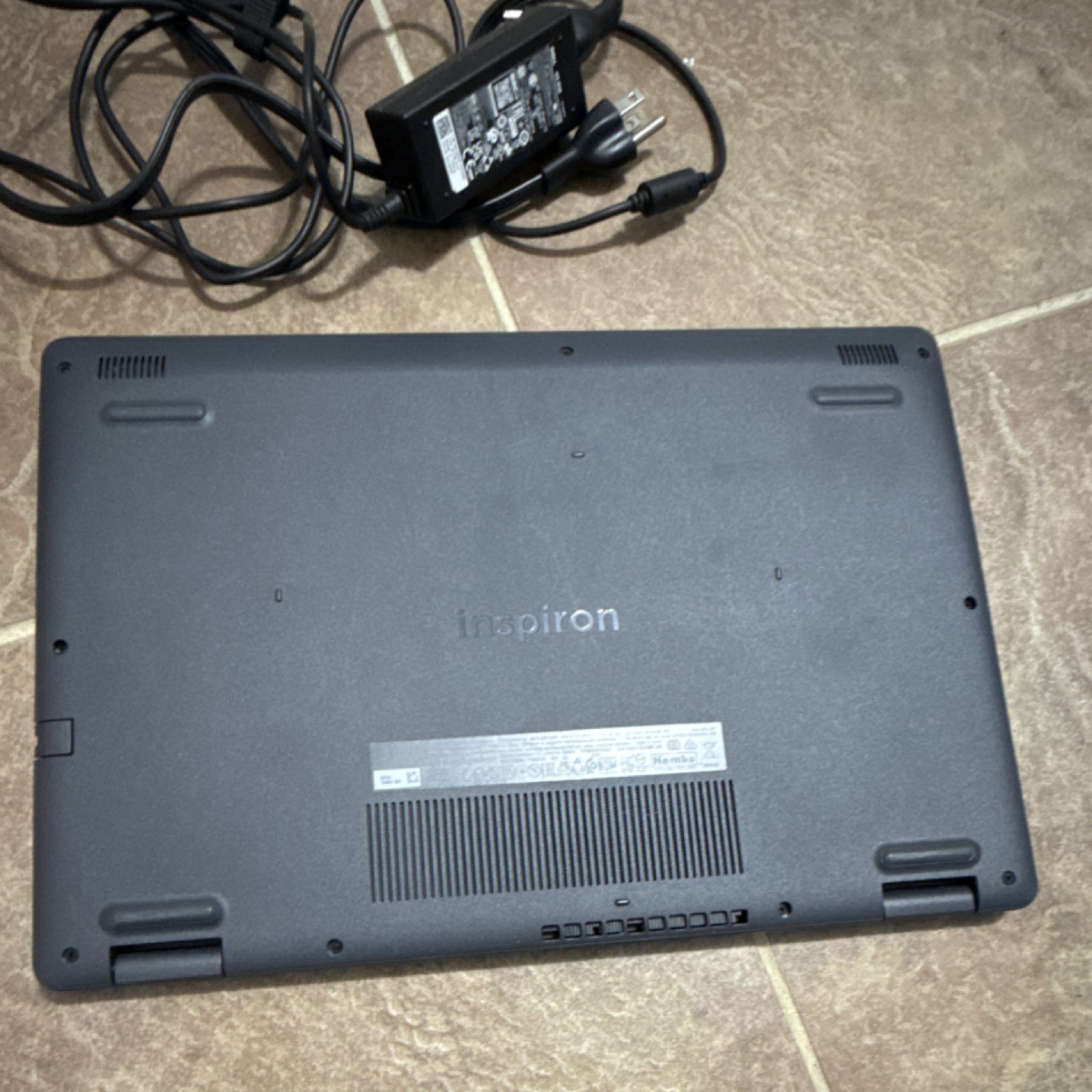 Dell Inspiron 15 3000 Laptop AMD Ryzen 5, 15.6″ FHD Touch, Radeon, Webcam, HDMI