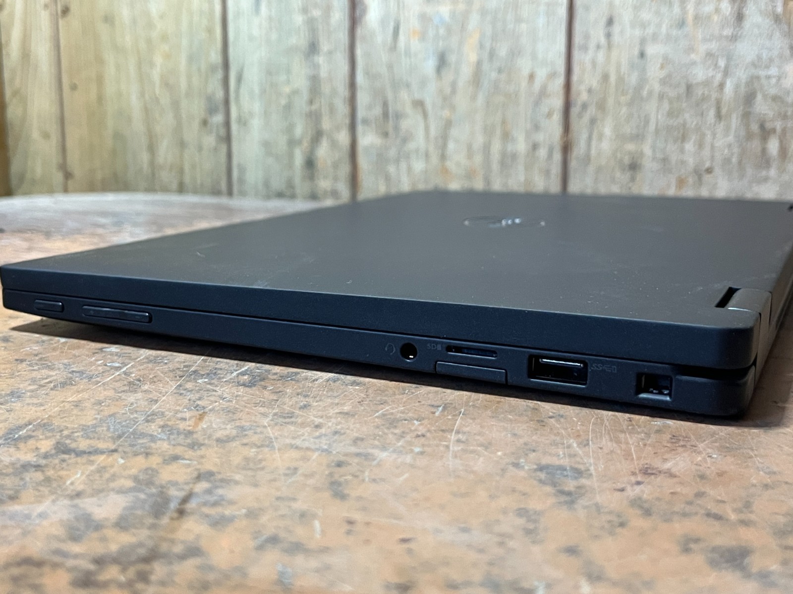 Dell Latitude 7390 13.3″ I5-8250U 8GB 256GB SSD FHD Windows 11 Pro Laptop