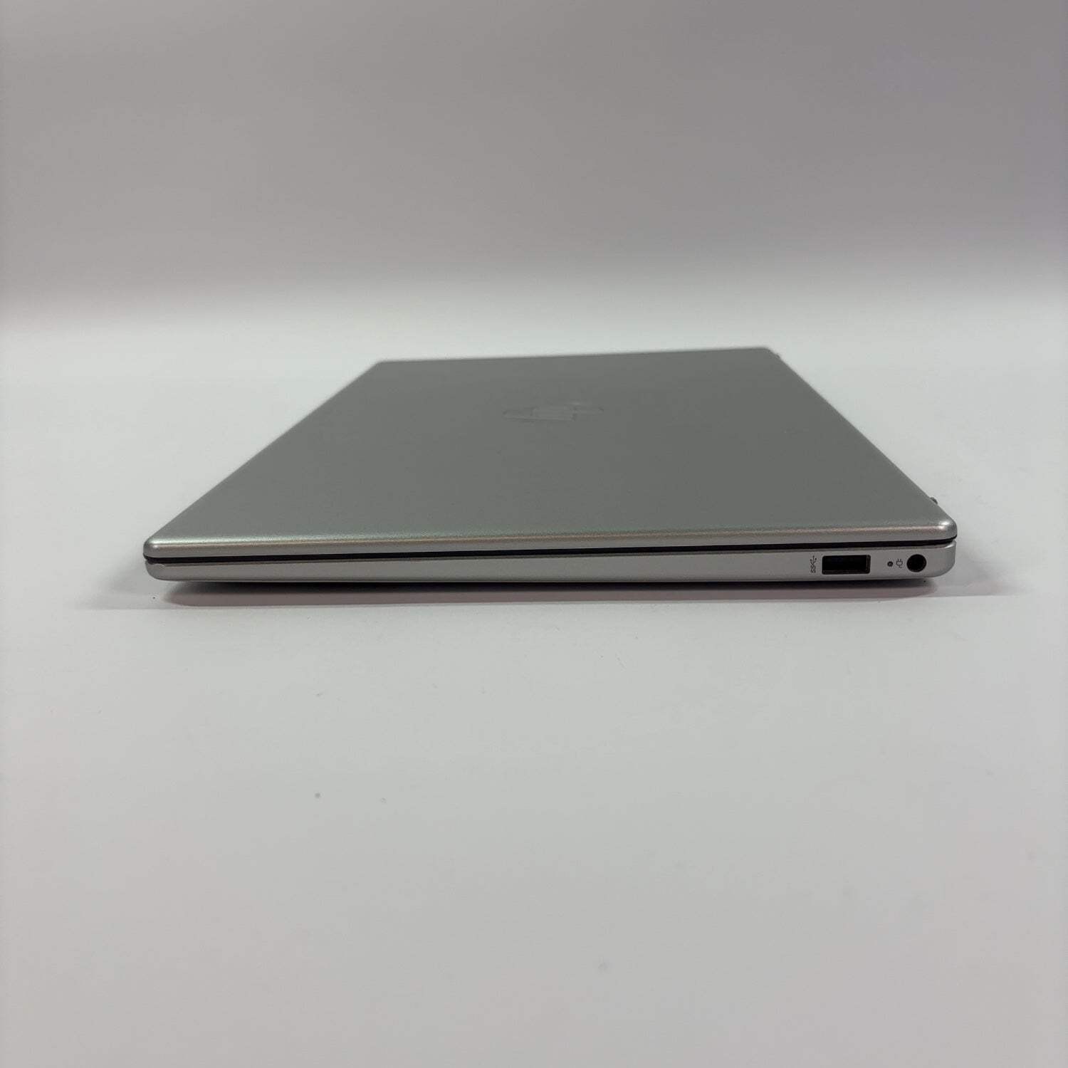HP Laptop 15-FD0153WM 15.6″ Core 5 120U 1.4GHz 8GB RAM 512GB SSD