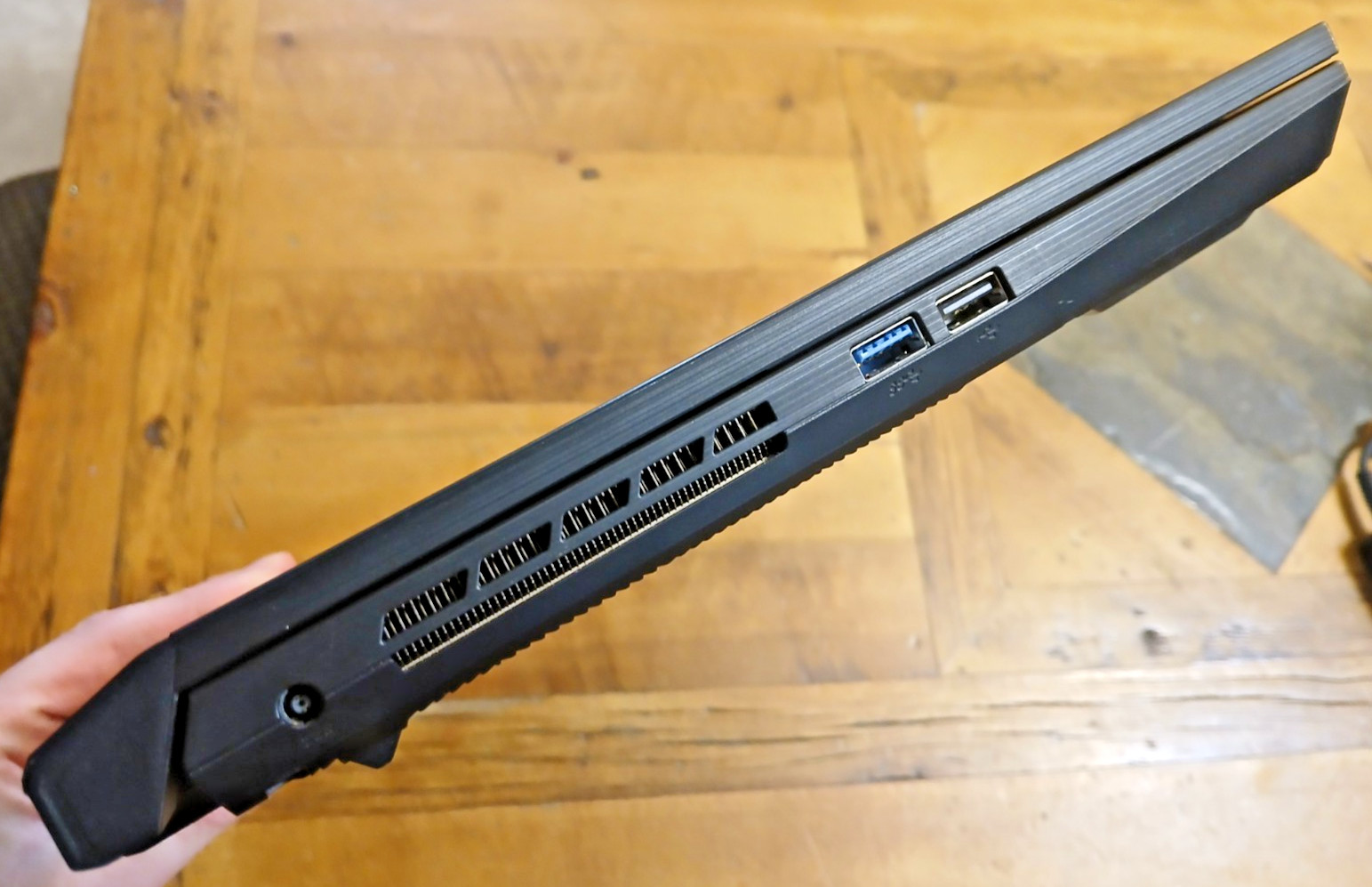 MSI Bravo 15 C7V Gaming Laptop, AMD Ryzen 5 W/ Radeon, RTX 4050, 16GB/500GB