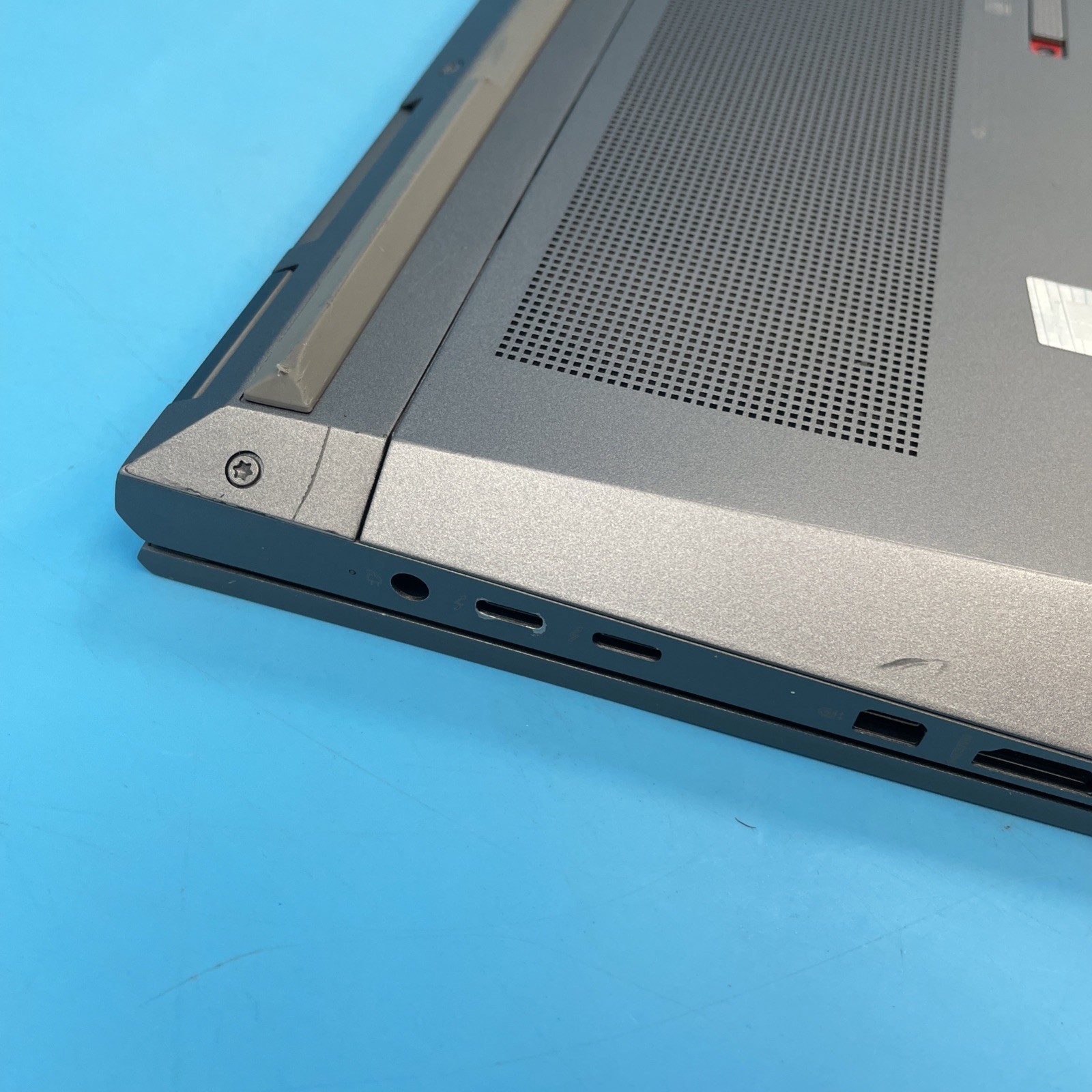 HP ZBook Fury G7 | i7-10850H | 32GB RAM | 256GB SSD | T2000 | W11 PRO | 74% BATT