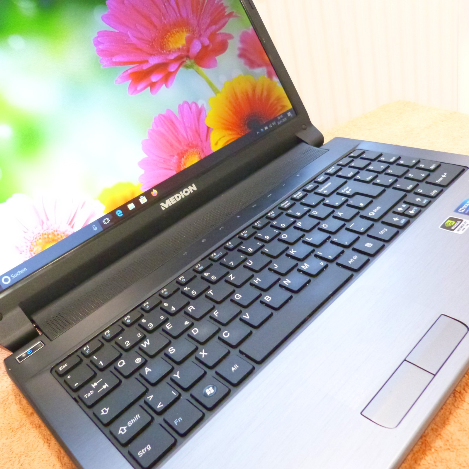 Medion P6816 DOLBY Business 15″ l 12GB RAM NEW l SSD Windows 10 HDMI USB3