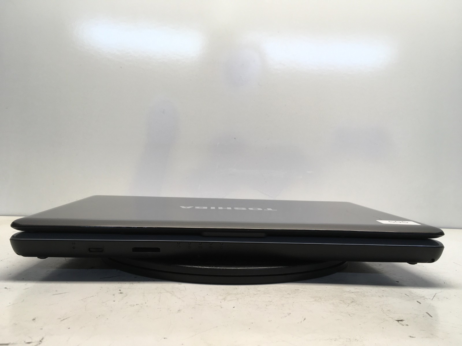 Toshiba Satellite L550 Intel Pentium Dual-Core T4400 2.2GHz 1 GB NO HDD/Battery