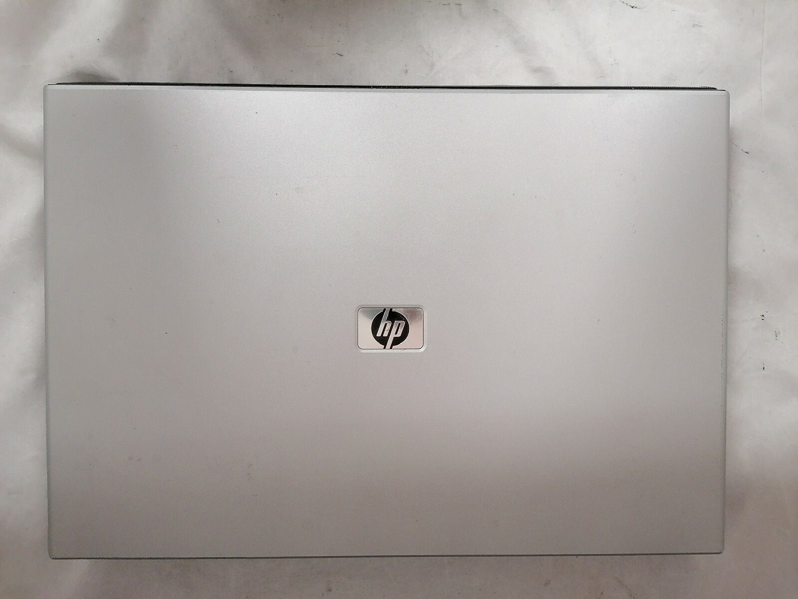 HP Pavilion dv8333cl t2400 2GB DDR2 No Battery No Charger No HDD Powers to Post