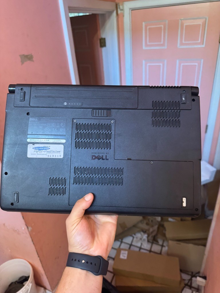 Dell Studio XPS 1555 – Core 2 Duo P8600 2.40GHz – 4GB RAM – Damaged Screen – No