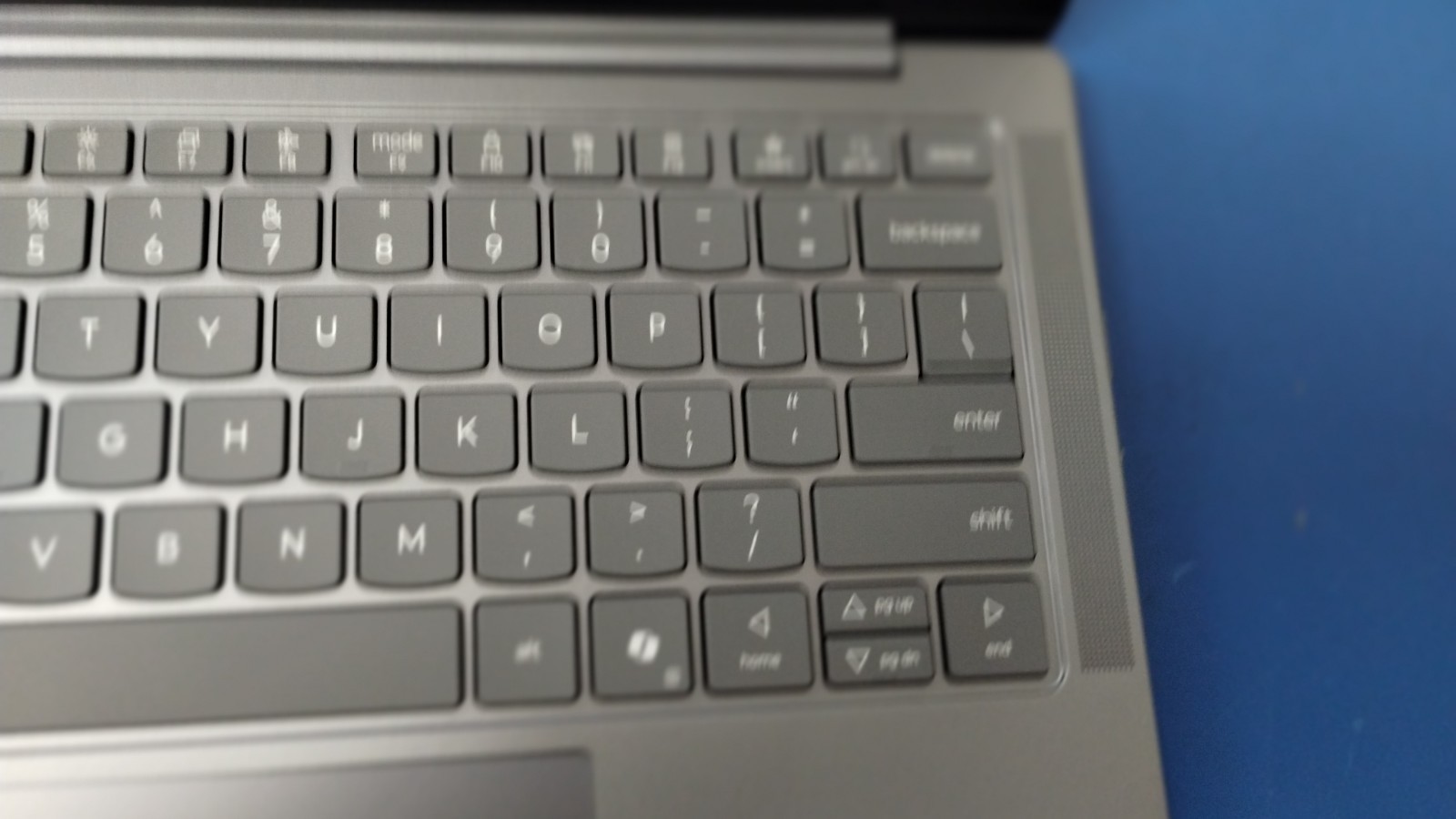 Lenovo Slim 7 14ILL10, Intel Core Ultra 7 258V, 2.20 GHz, 32 GB RAM, 1 TB NVMe