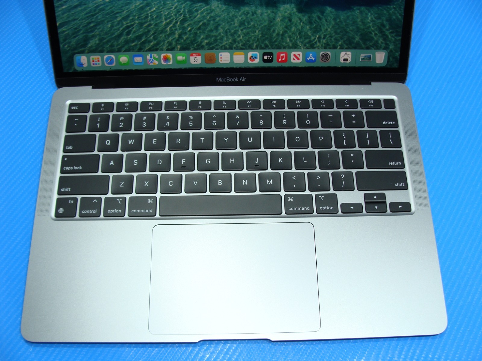 Apple MacBook Air A2337 13.3″ M1 2020 8CPU/7GPU 8GB 256GB OS Sequoia space gray