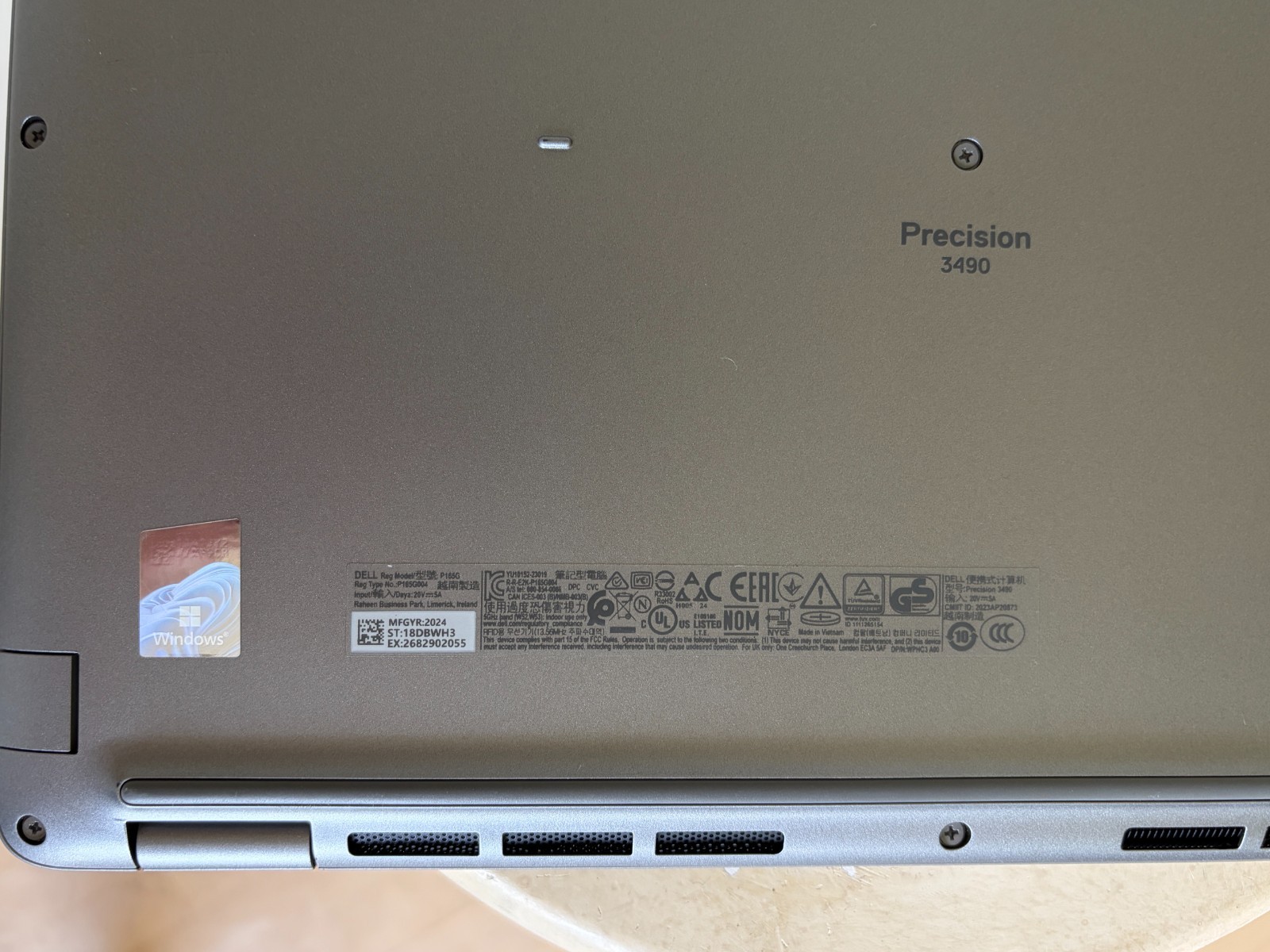 Grey Dell Precision 3490 18DBWH3 Intel Ultra 7 155H 114″, FHD 1920×1080 512GB