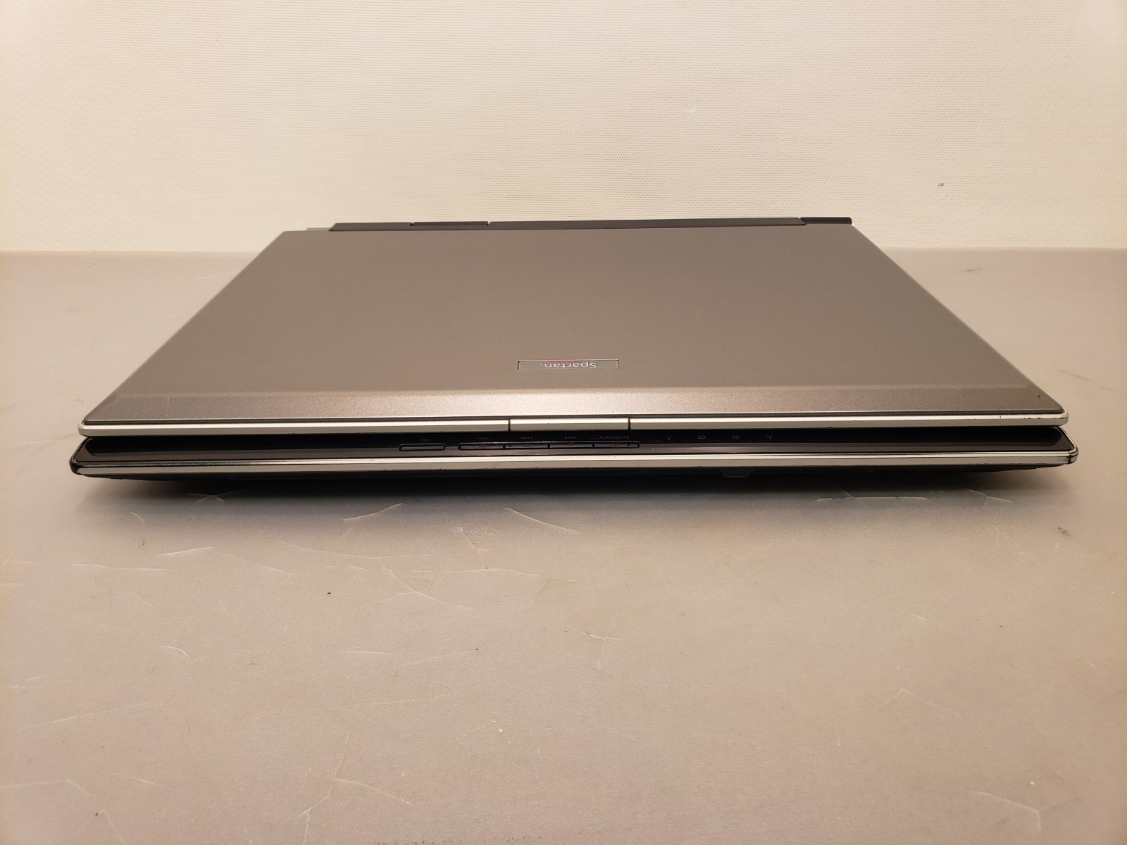 Vintage Asus Spartan Z83V Pentium M 17″ Laptop 2GB 80GB WinXP ATI Radeon