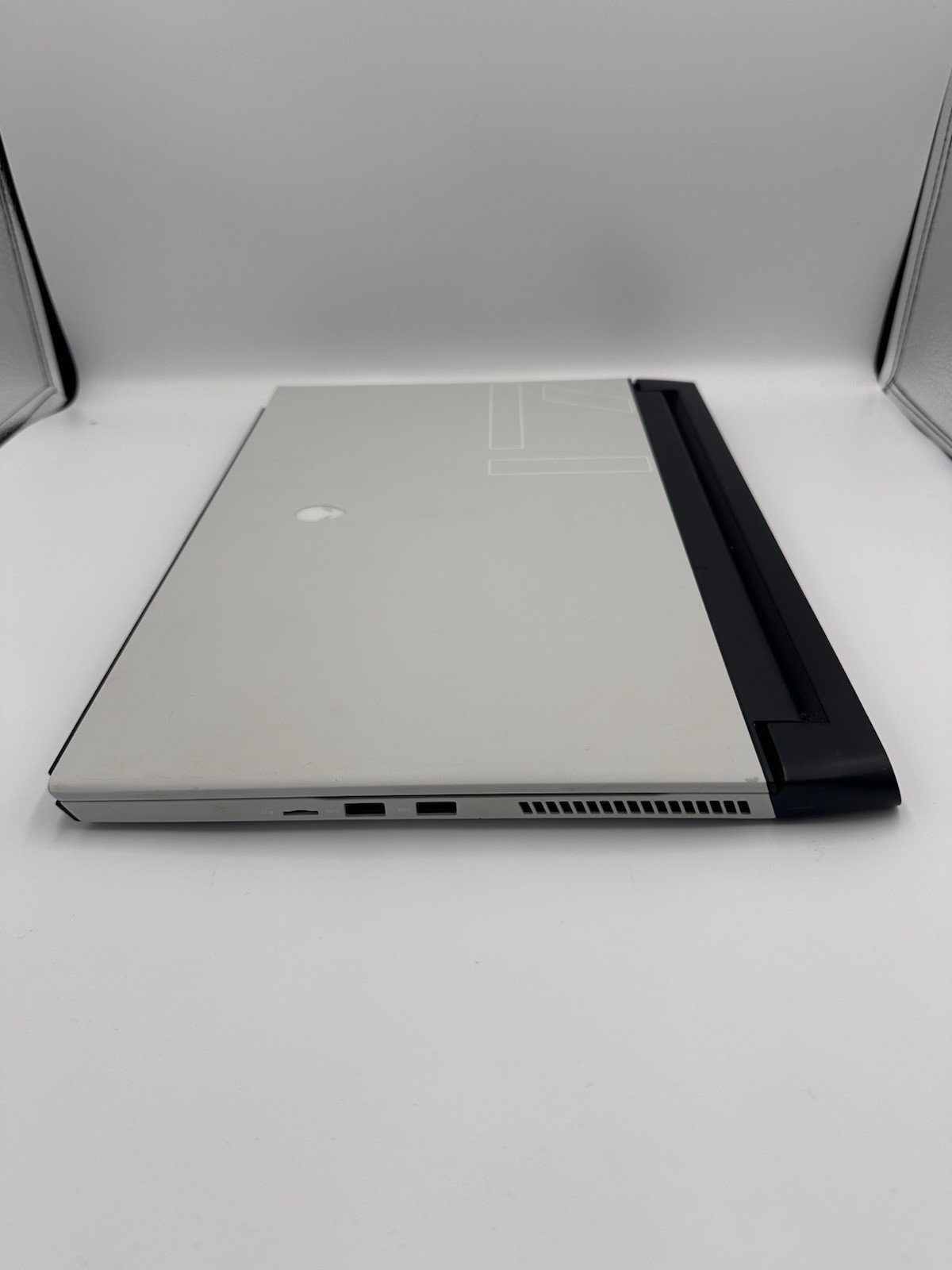Alienware m17 R3 17.3″ Intel i7 16GB NVIDIA GF RTX 2070 super 2TB SSD Read Desc.