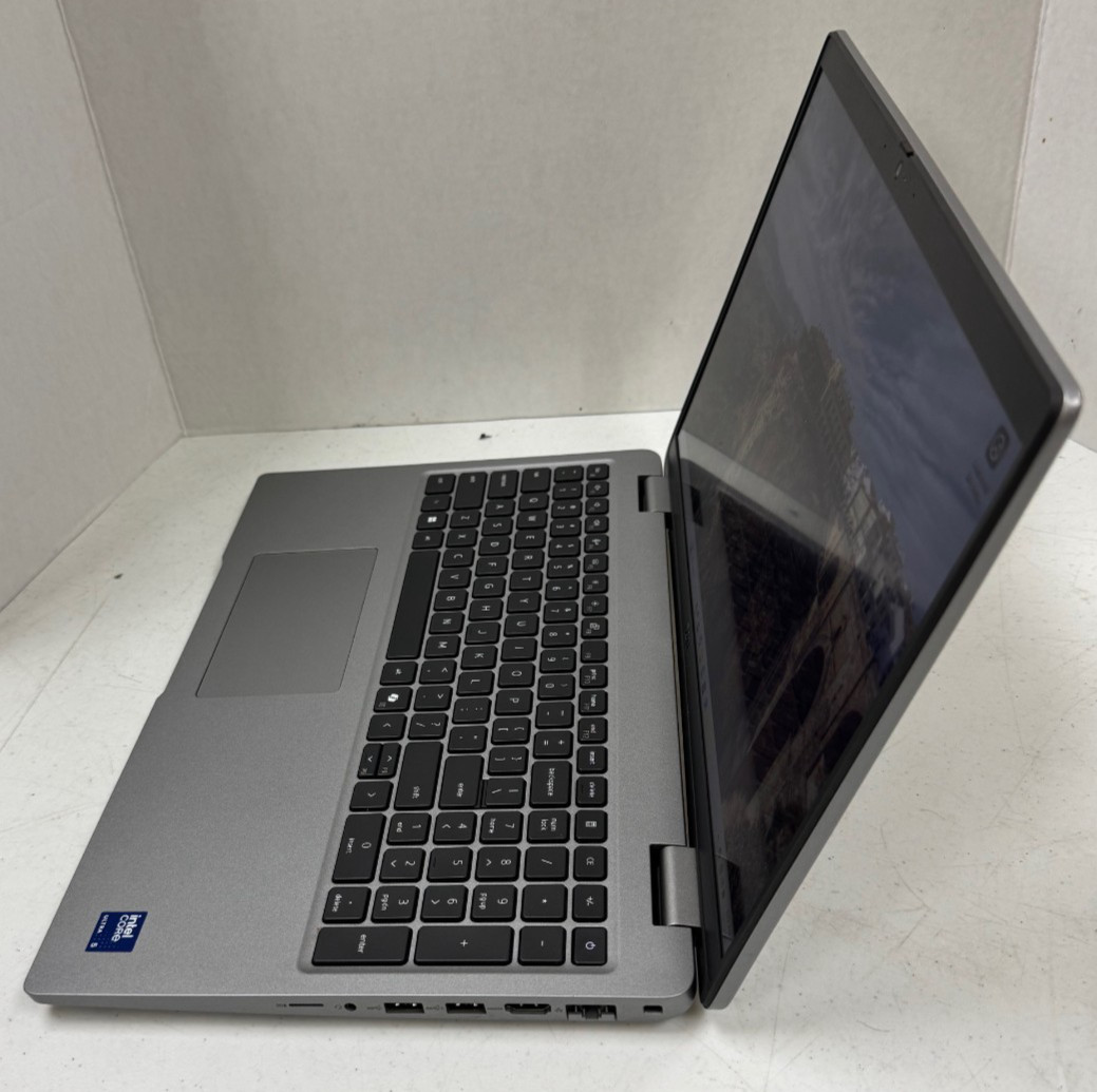 Dell Latitude 5550 Laptop – Ultra 7 165H 32GB 1TB 15.6″ – Dell Wty 9/29