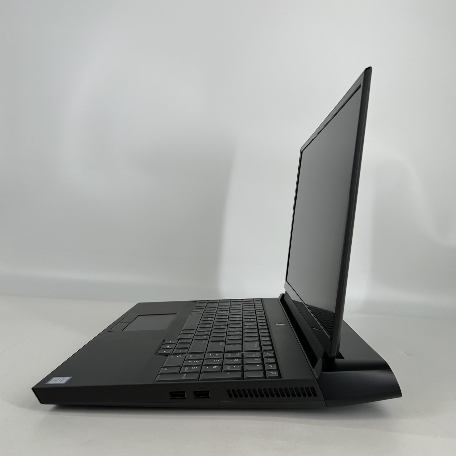 Dell Alienware Area-51m R1 17.3 FHD i7-9700 3.00GHz 32GB 256GB SSD GTX 1660 Ti