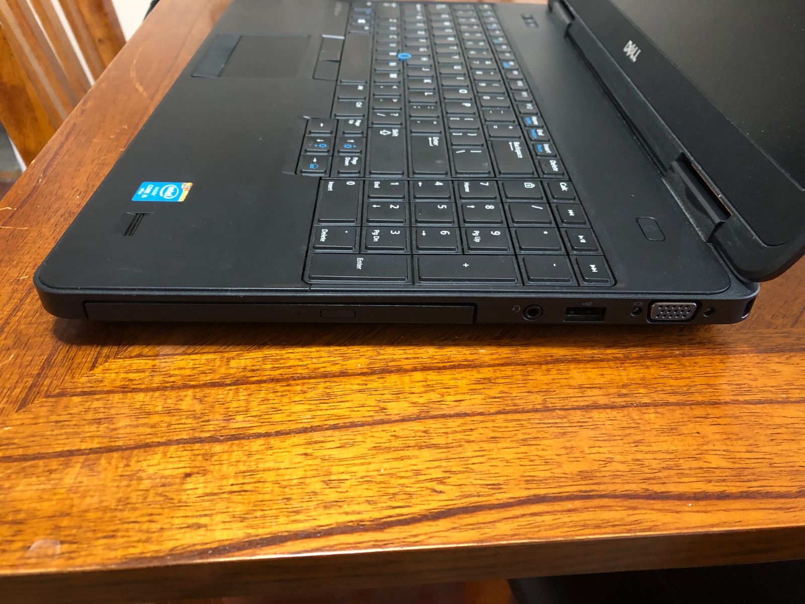 DELL LATITUDE E5540 Laptop w/ Intel Core i5-4310U 2.00 GHZ + 8 GB 460GB HD