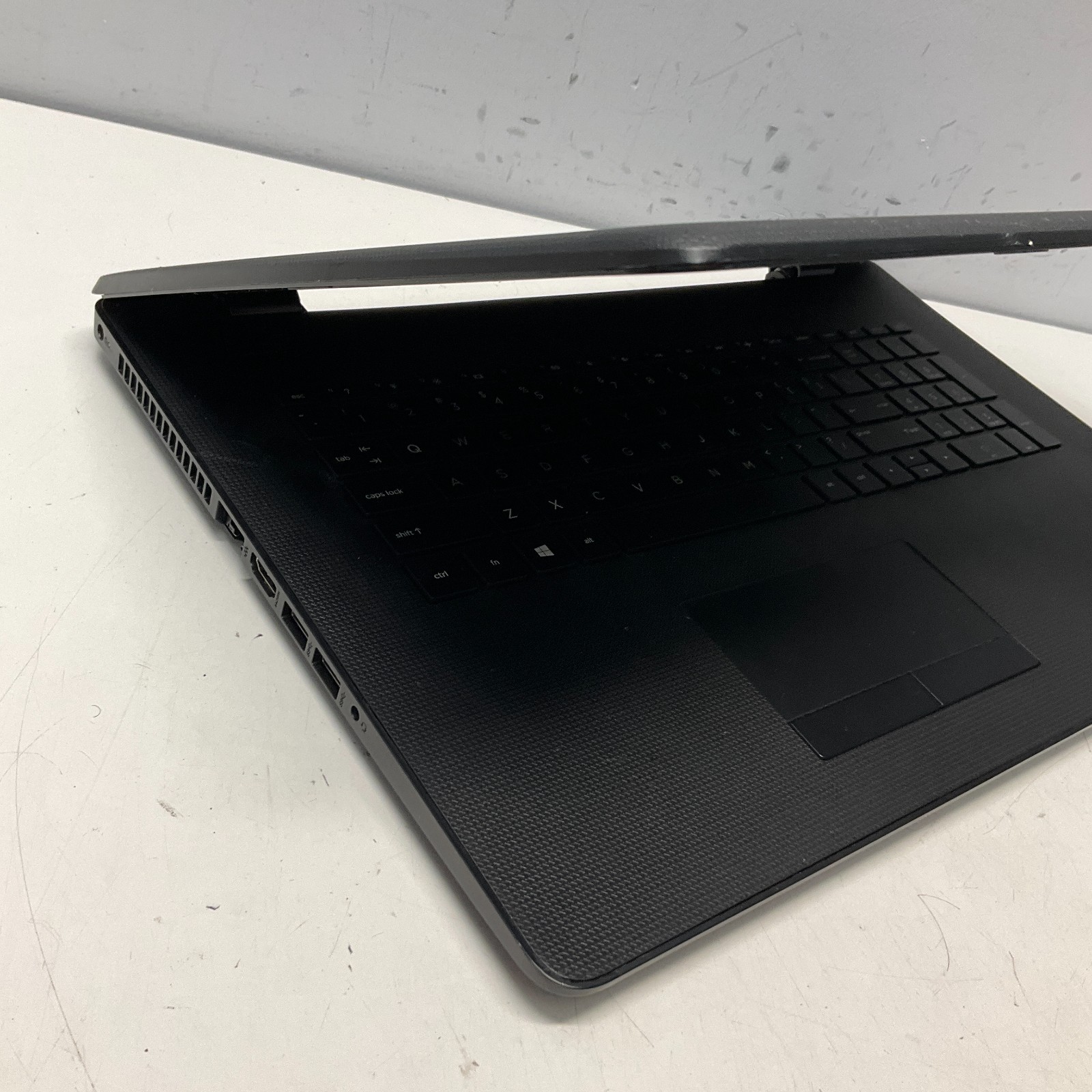 HP 17-AK061NR 17.3″ Laptop AMD A9-9420 4GB 250GB SSD Windows 10 Pro NO BATTERY