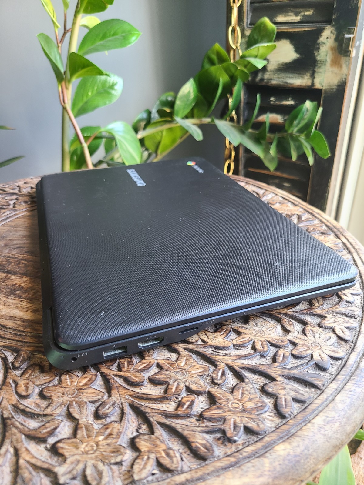 Samsung Chromebook 3 XE500C13 Broken Screen Powers On Parts Repair No Charger