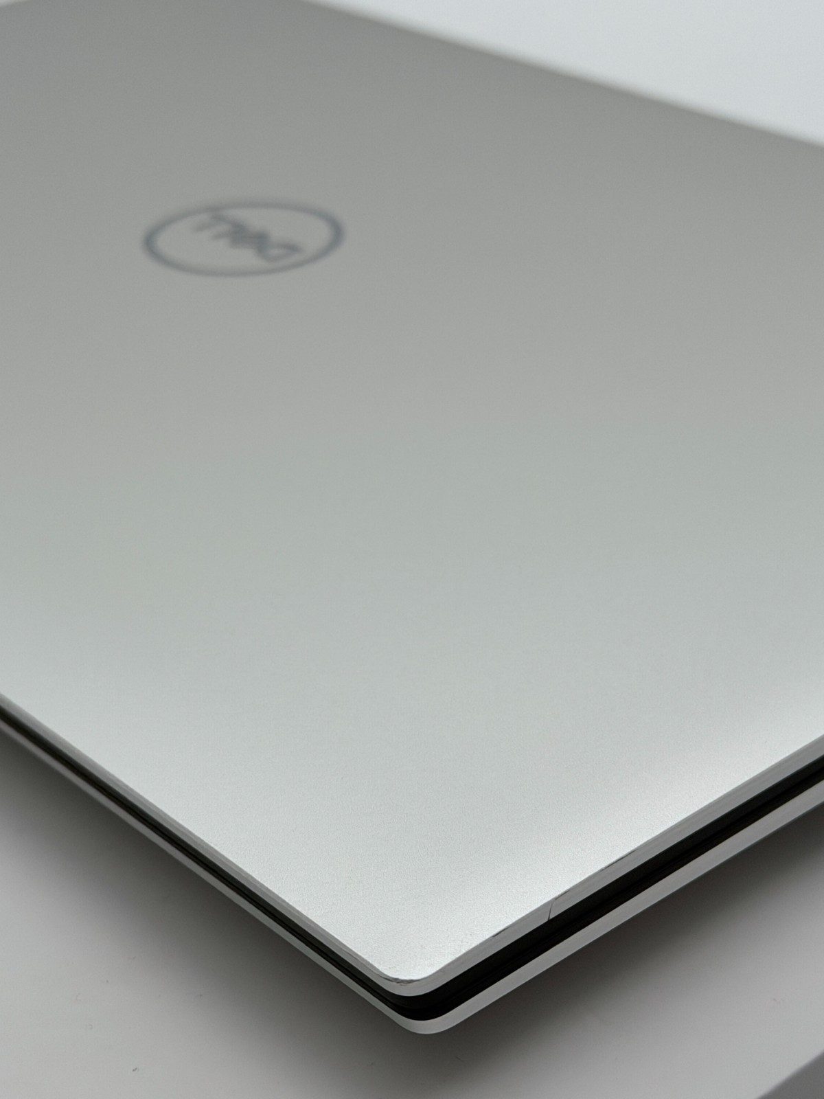 Dell XPS 17 9730 4K TOUCH i9-13900H✓64GB RAM✓1TB ✓Nvidia RTX 4070✓100% BATTERY