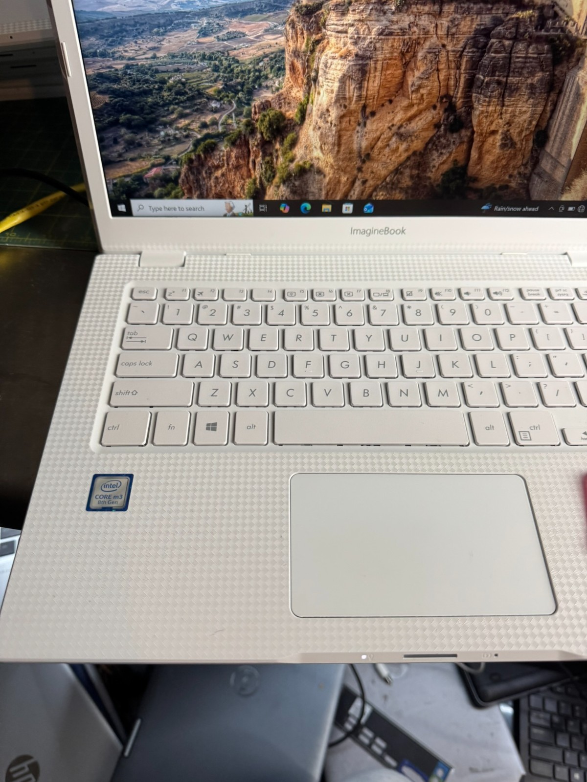 ASUS ImagineBook MJ401TA 14″ m3-8100Y 4GB 128GB SSD Windows 10 Pro Laptop