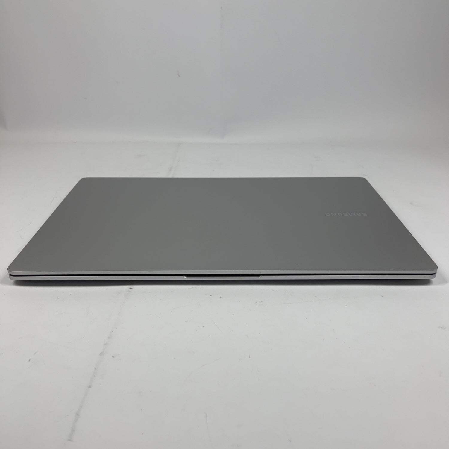 Samsung Galaxy Book 5 NP750XHD 15.6″ Core Ultra 7 255U 2.0GHz 16GB RAM 512GB SSD