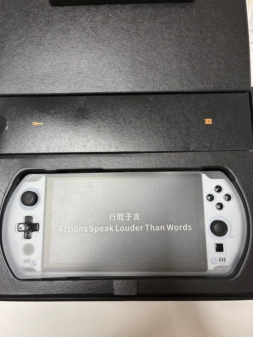 GPD WIN 4 Handheld Gaming PC Ryzen 7 6800U 16GB RAM 1TB SSD Win11 White