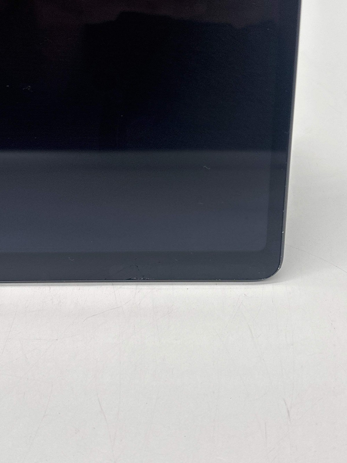 Microsoft 11th Edition 2076 Snapdragon X12 Core 16GB RAM 512GB SSD – Cracked Scr