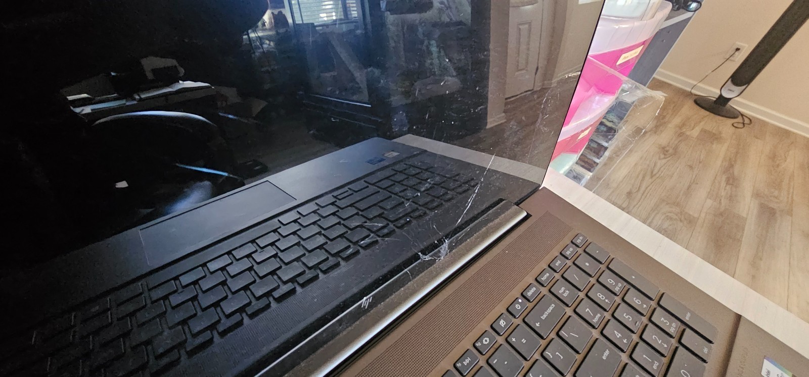 HP Envy 17T-CR100 17.3″ Touch i7-13700H 16GB 512GB SSD W11H, Touch but has issue