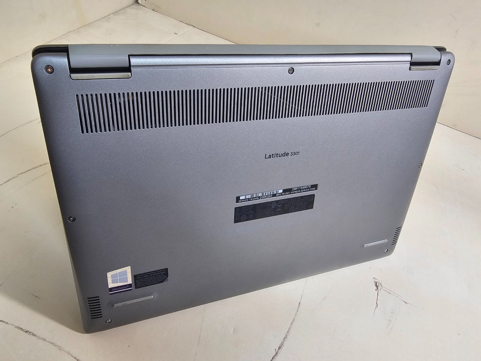Dell Latitude 3301 Laptop – 1.8 GHz i7-8565U 8GB 256GB SSD Wi-Fi Webcam 13.3″ 3