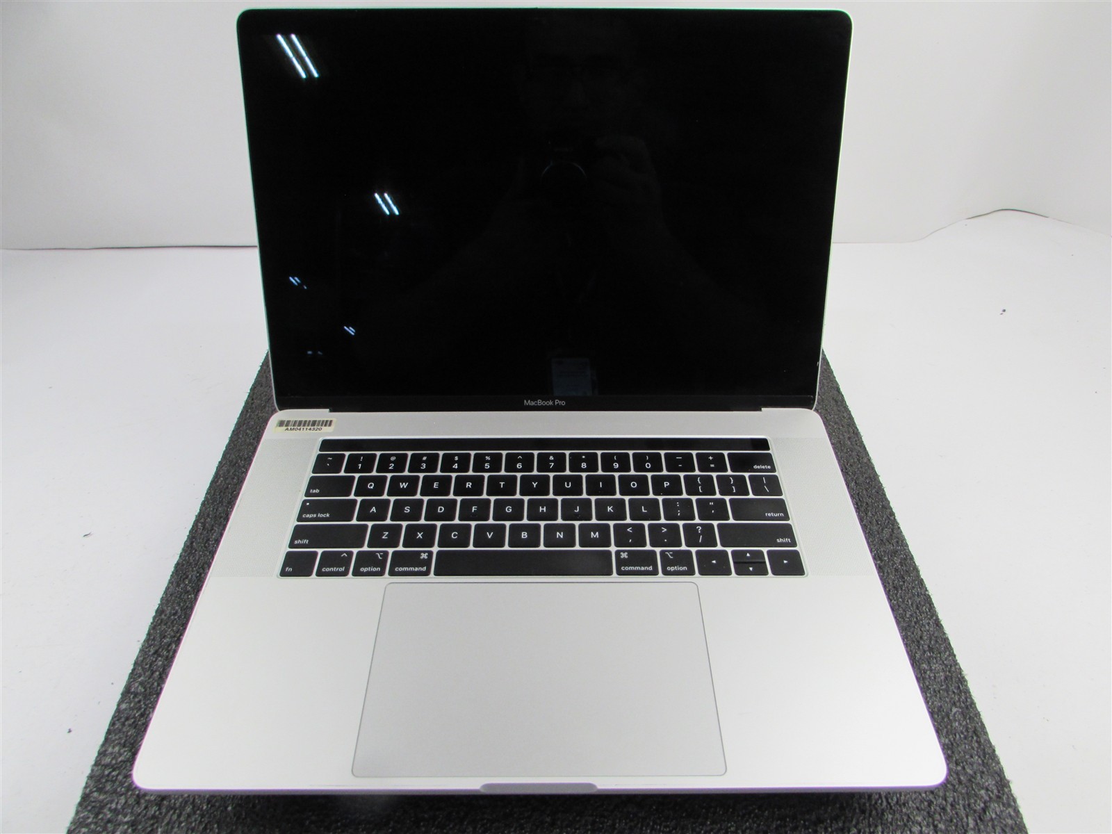 APPLE MACBOOK PRO A1990 3072X1920 I9-9980Hk 1TB SSD 32GB RAM AMD GPU NO O.S