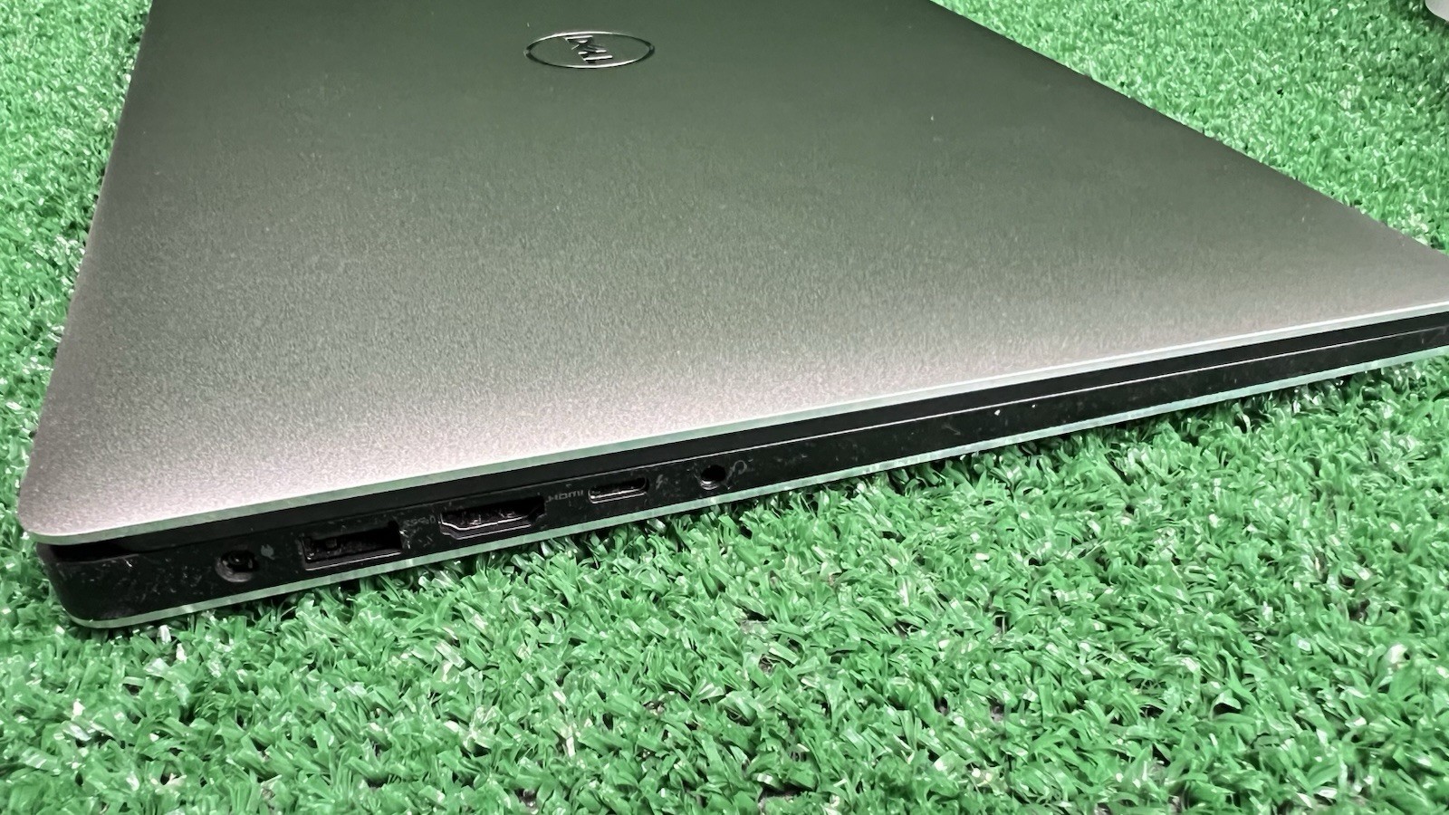 Dell XPS 15 9560 15.6″ i5-7300HQ, GTX 1050, 8GB RAM, 256GB SSD, Win 10.