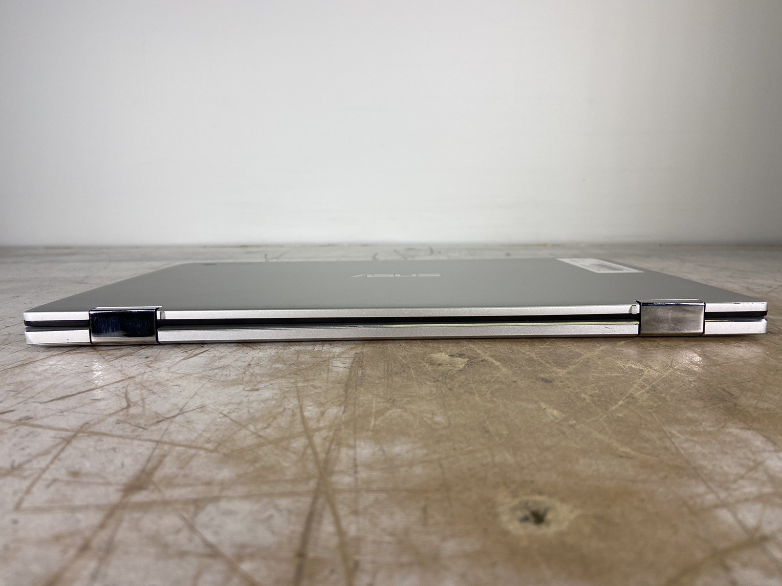 ASUS C434T CHROMEBOOK M3-8100Y @ 1.10 GHz,4GB RAM,2GB STORAGE,CHROME OS-(PARTS)