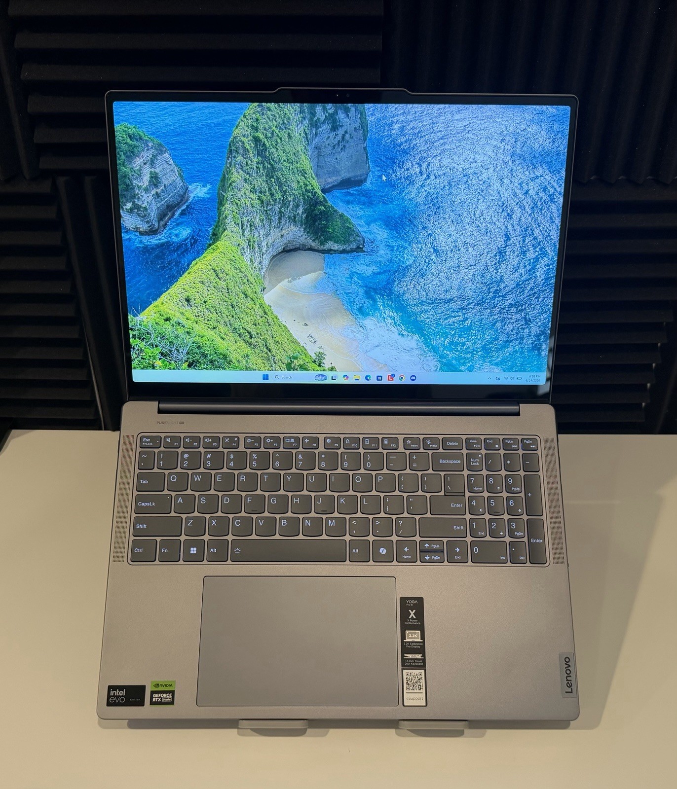 Lenovo Yoga Pro 9i Laptop 16″ 3.2K Touch, Intel Ultra 9, 185H, 32GB RAM, 1TB SSD