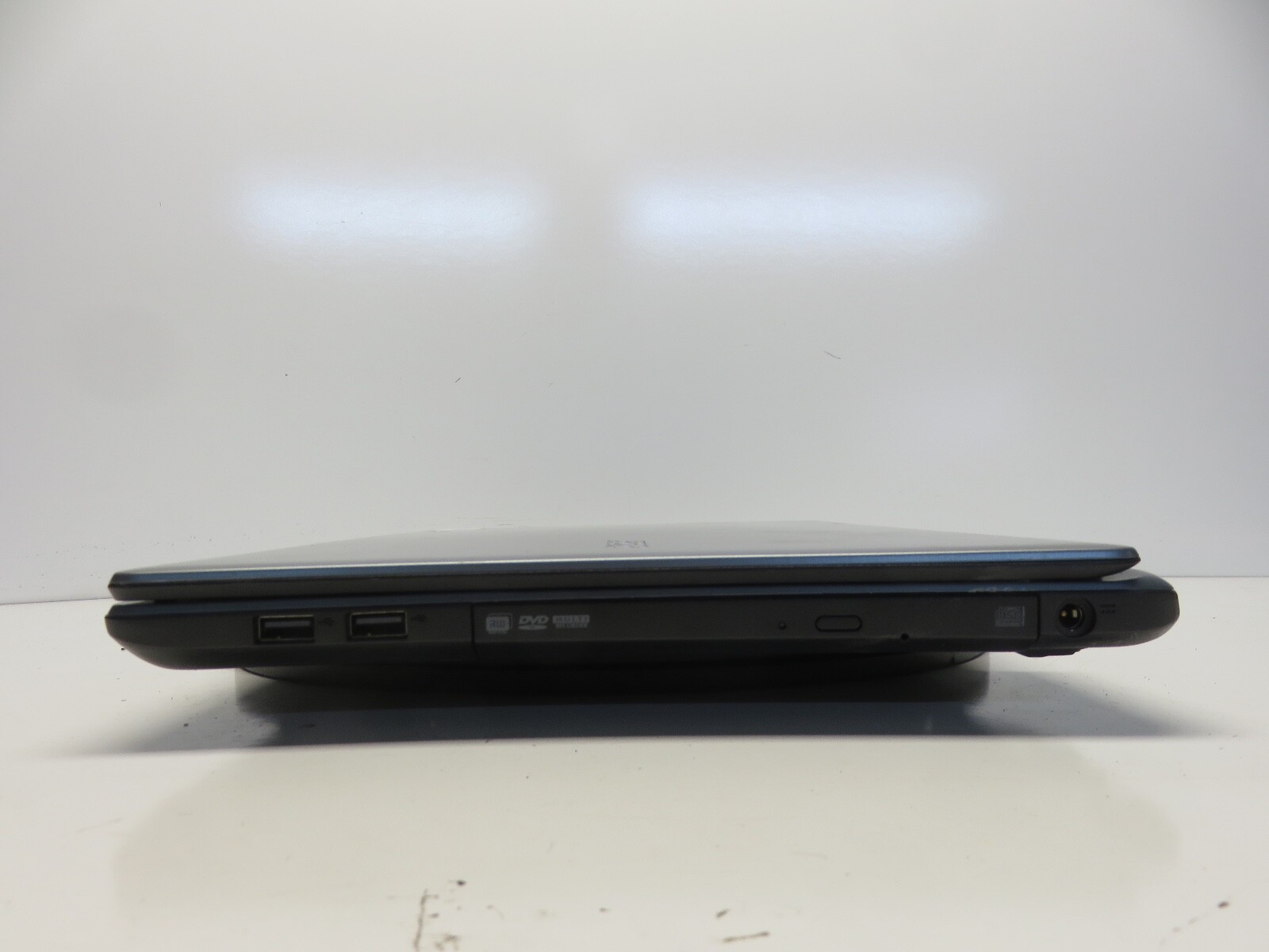 Acer Aspire E5-571 Intel i3-4030U 1.9GHz 4 GB NO HDD No Batt