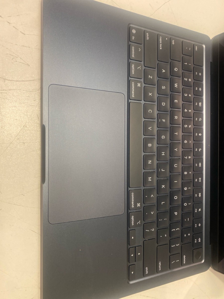APPLE MACBOOK AIR A3240 (P22019011)
