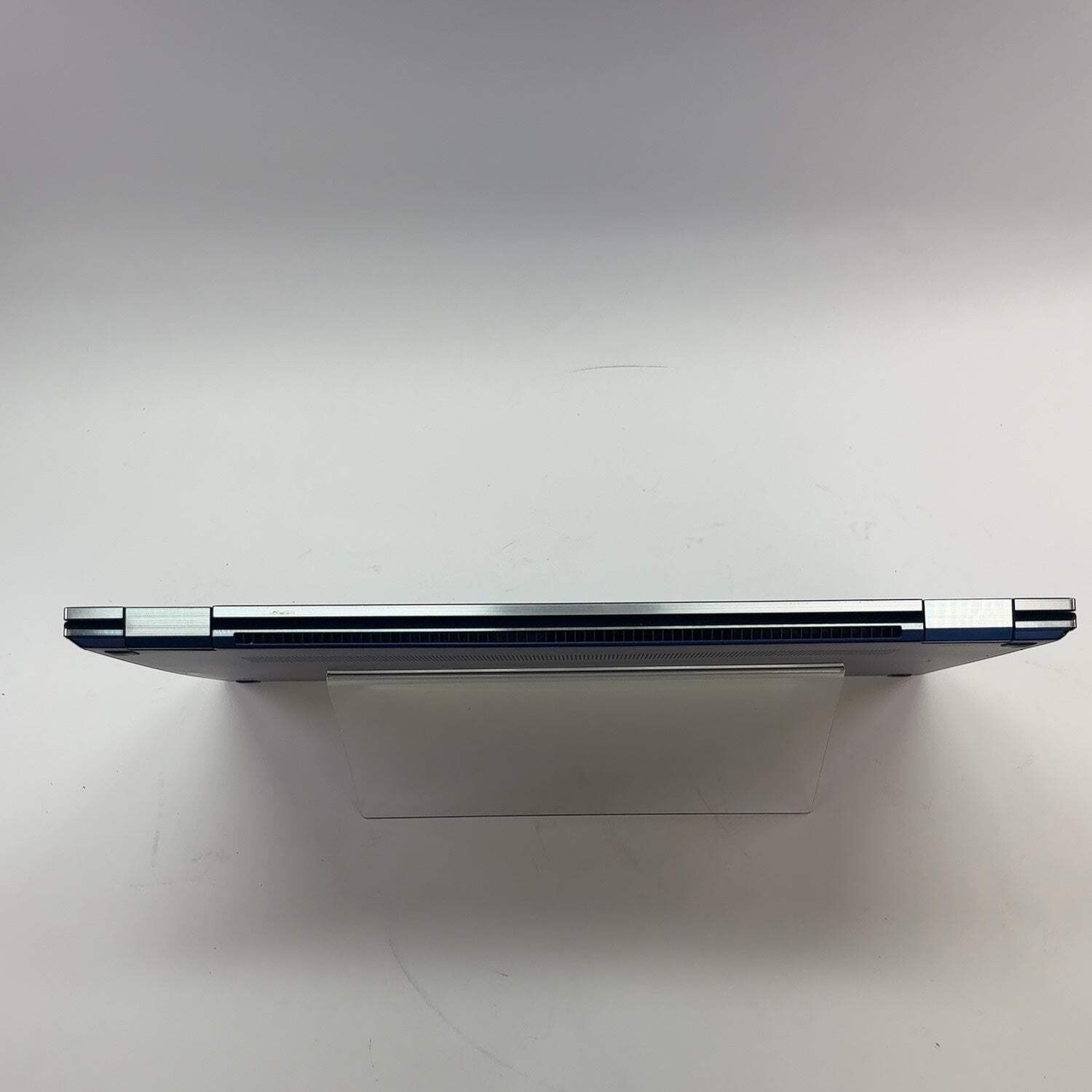 Broken Samsung Galaxy Book NP950QCG 15.6″ i7-1065G7 1.3GHz 12GB 512GB Cracked