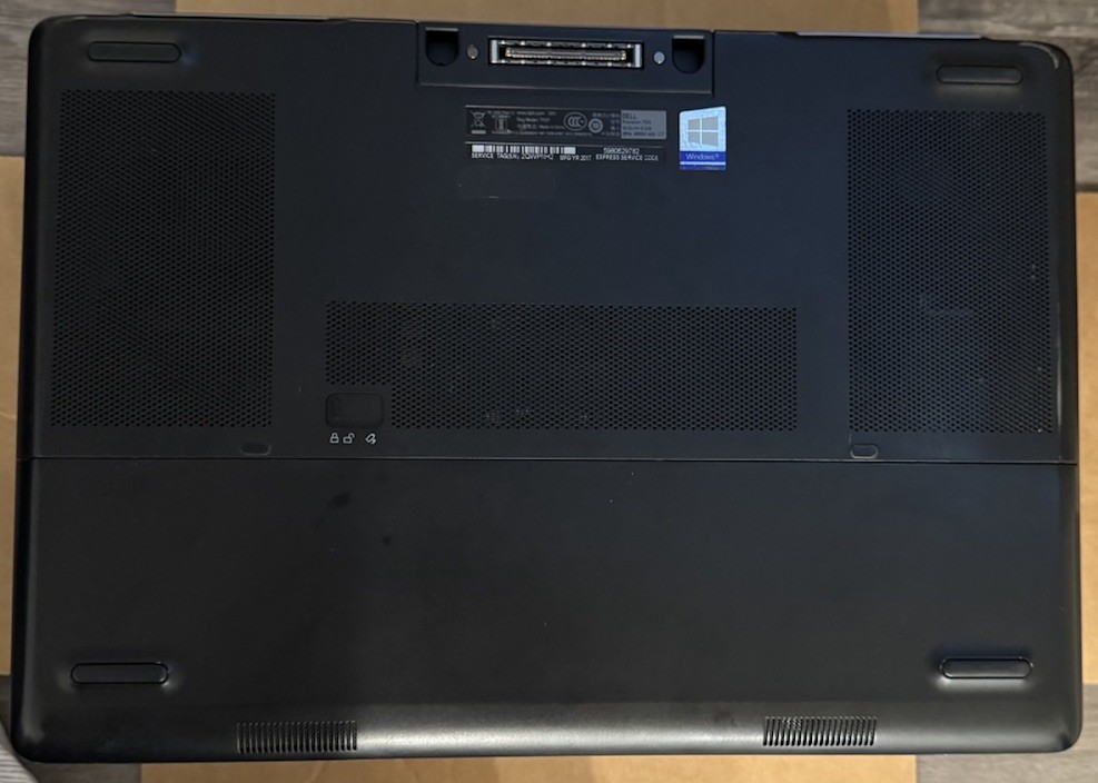 Dell Precision 7520 15.6″ i7-7700HQ 32GB Quadro M2200 NO SSD