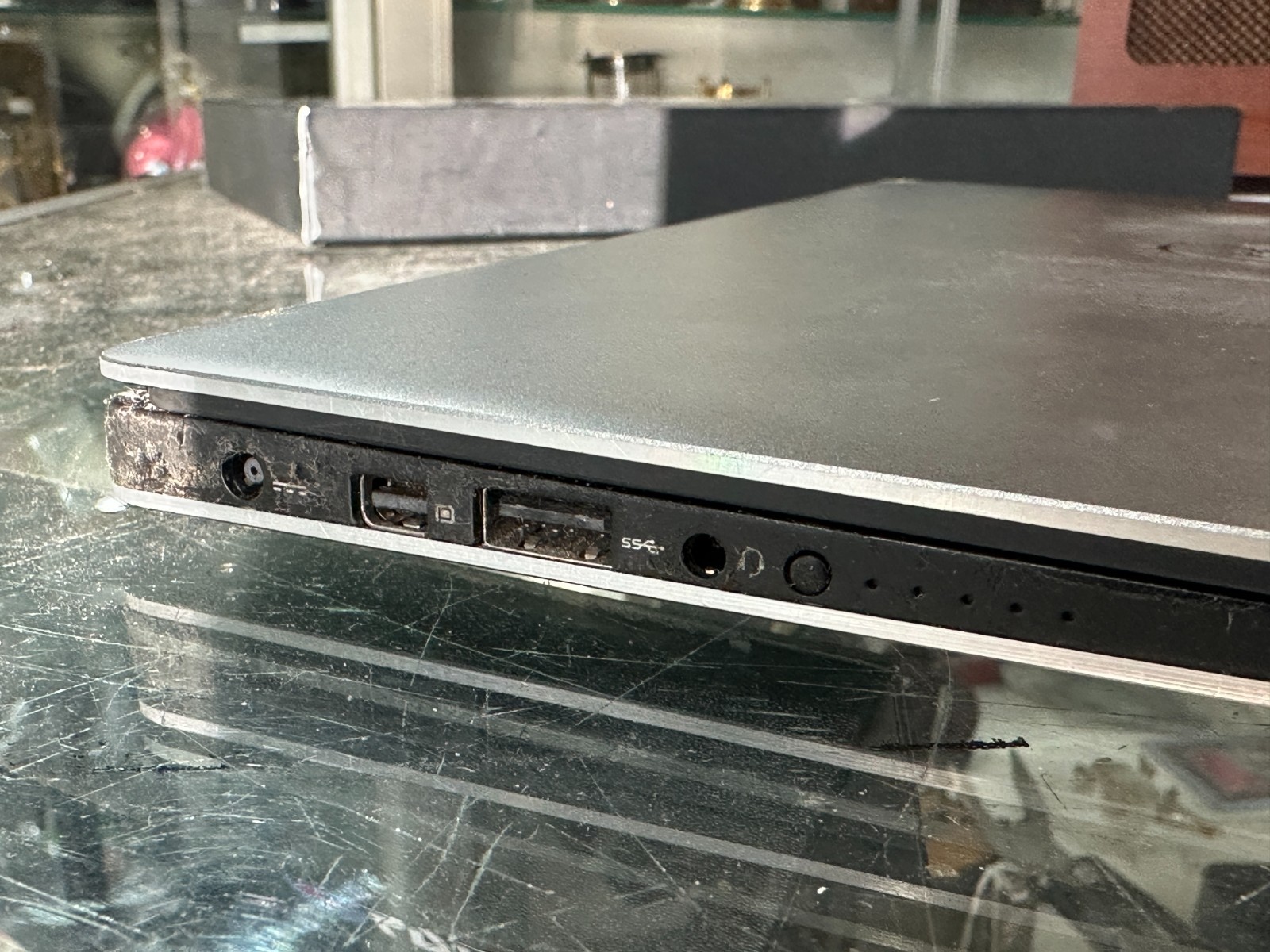 DELL XPS 13 9343 LAPTOP WINDOWS 10 HOME , 256 GB SSD 8 GB RAM – READ DESCRIPTION