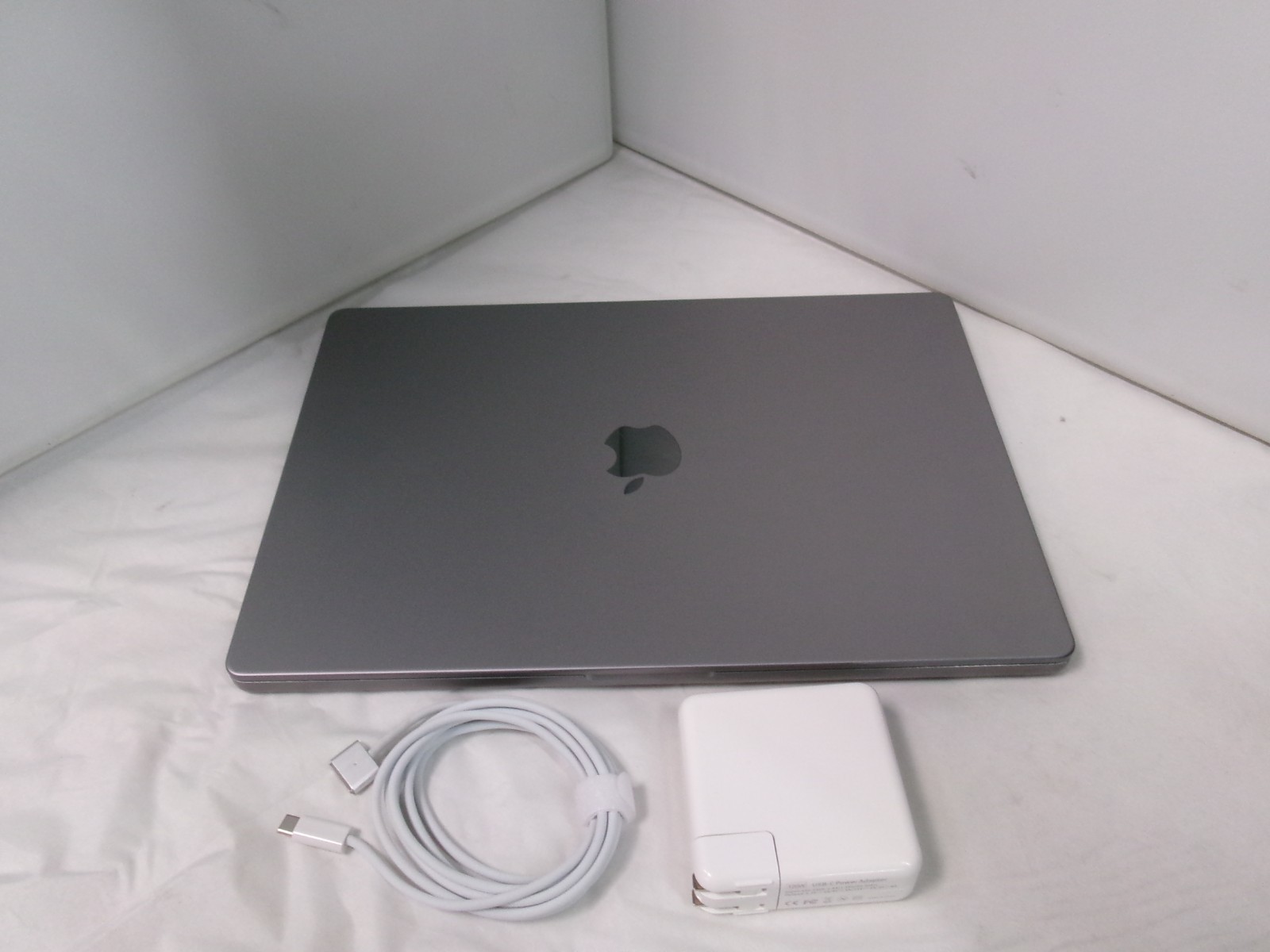 Apple MacBook Pro 16″ 2021 A2485, M1 Pro, 16GB RAM, 512GB SSD, MacOS Sequoia