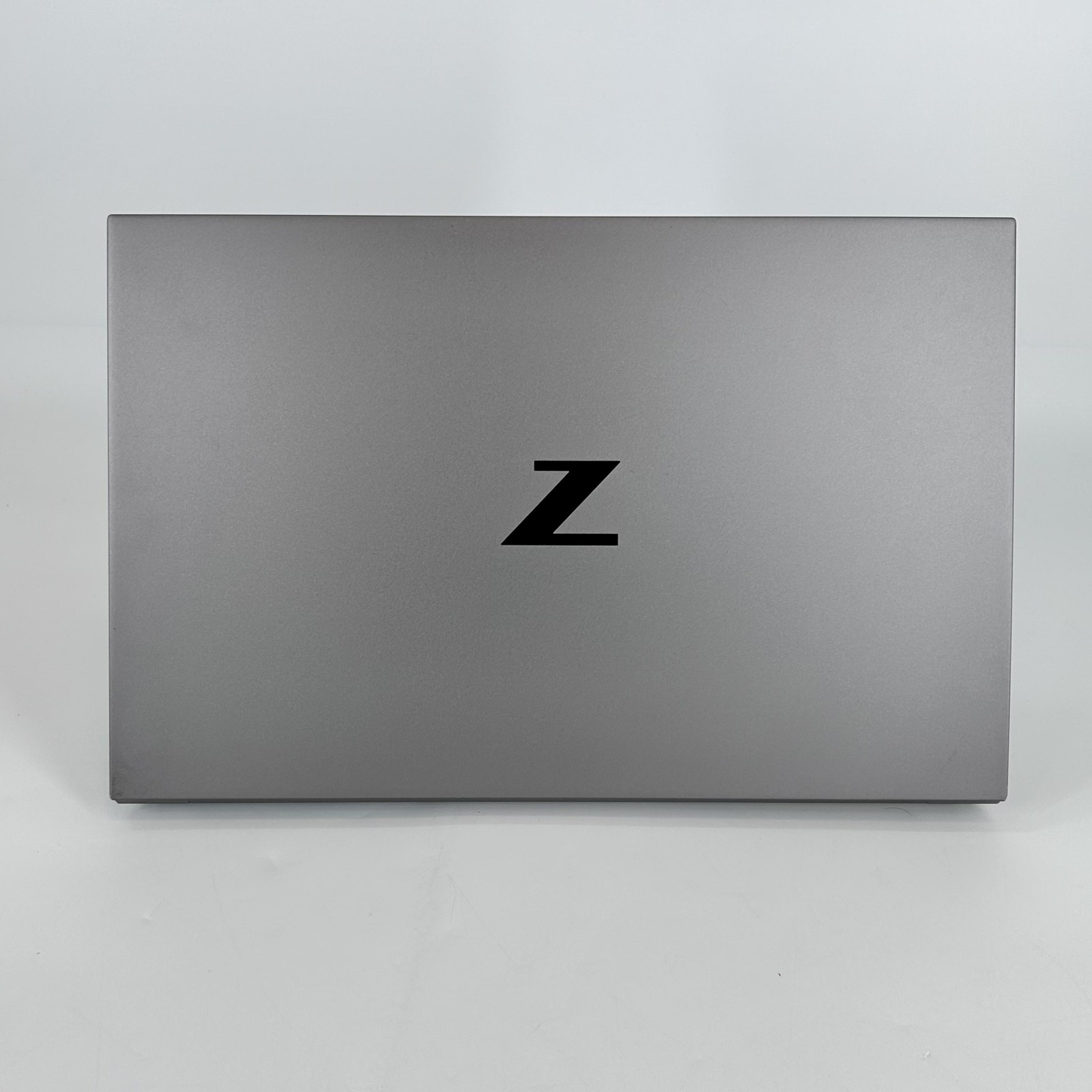 HP ZBook Studio 15 G8 FHD i7-11850H 2.50GHz 32GB 1TB SSD RTX A2000 White Spot
