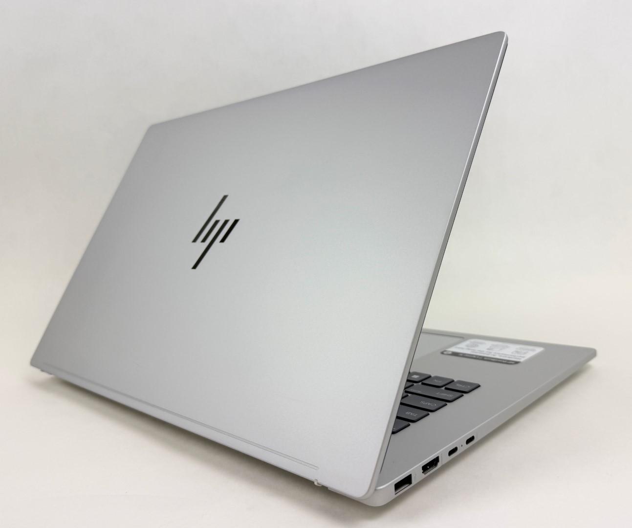 HP OmniBook 7 17-dc0073cl 17.3″ FHD Touch Ultra 7 258V 32GB 1TB RTX 4050 W11H