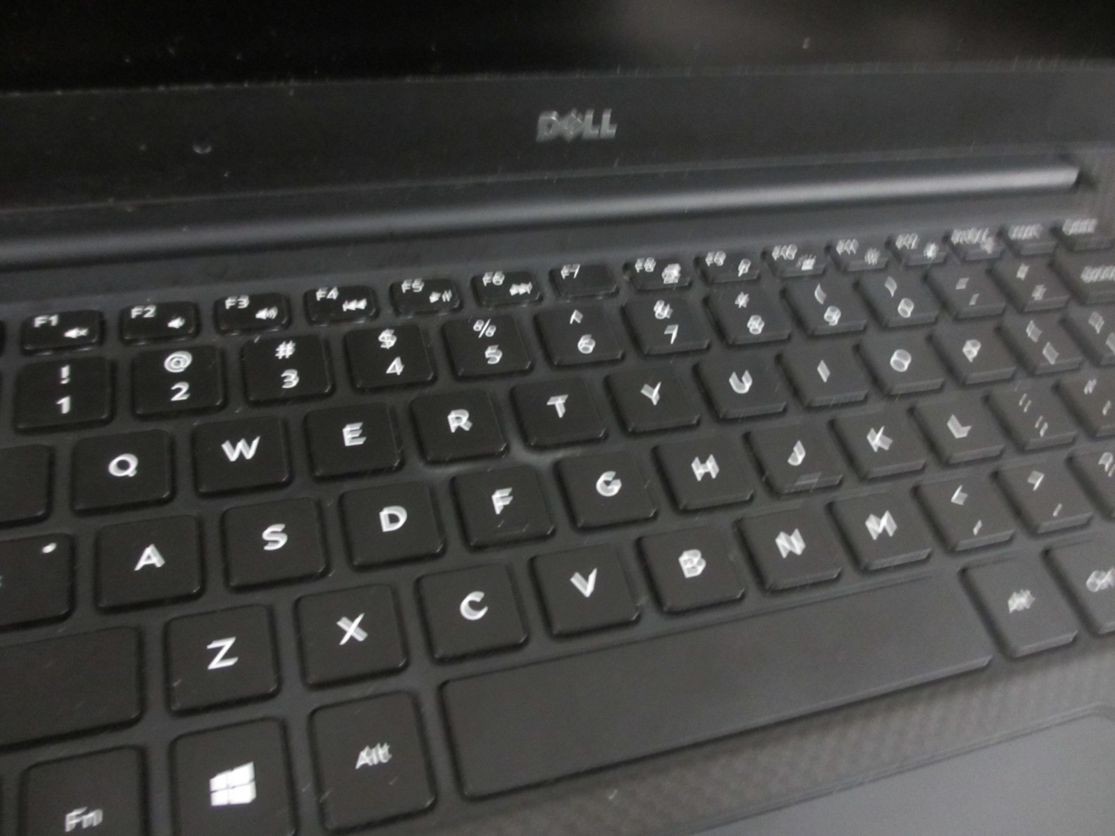 Dell XPS 15 9560 i7-7700U 2.80GHz 16GB 240GB M2SSD NOOS LAPTOP + AC READ