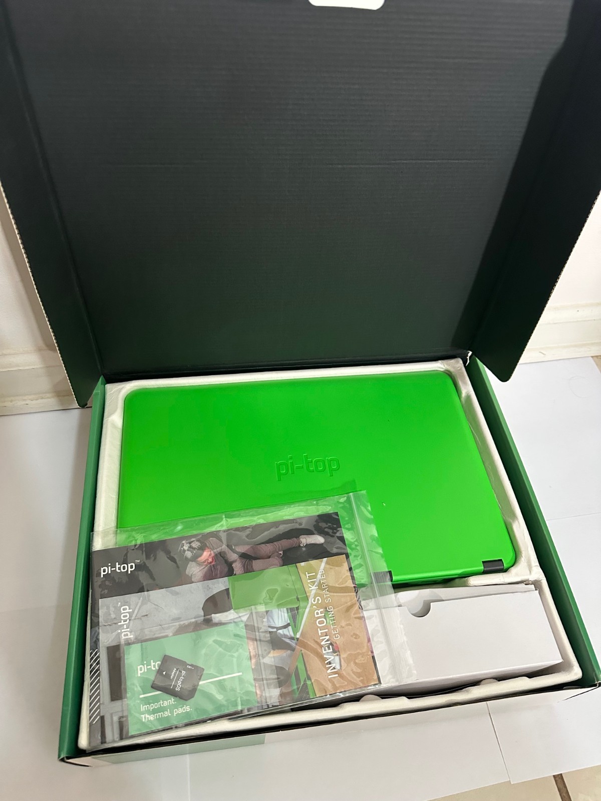 New Pi-Top 3 Modular Laptop & Inventor Kit for Raspberry Pi 3B+ Green 14″ FHD