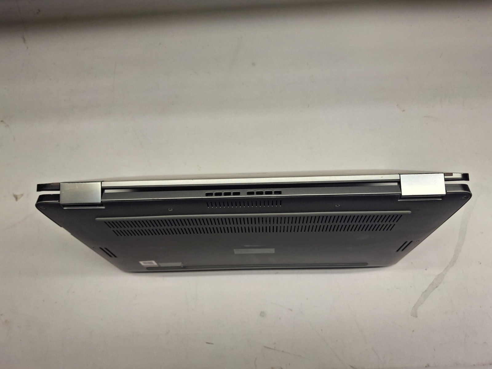 Dell Latitude 7400 2-in-1 14″ Laptop i7-8665U 16GB RAM 256GB NVMe Win 11P Touch