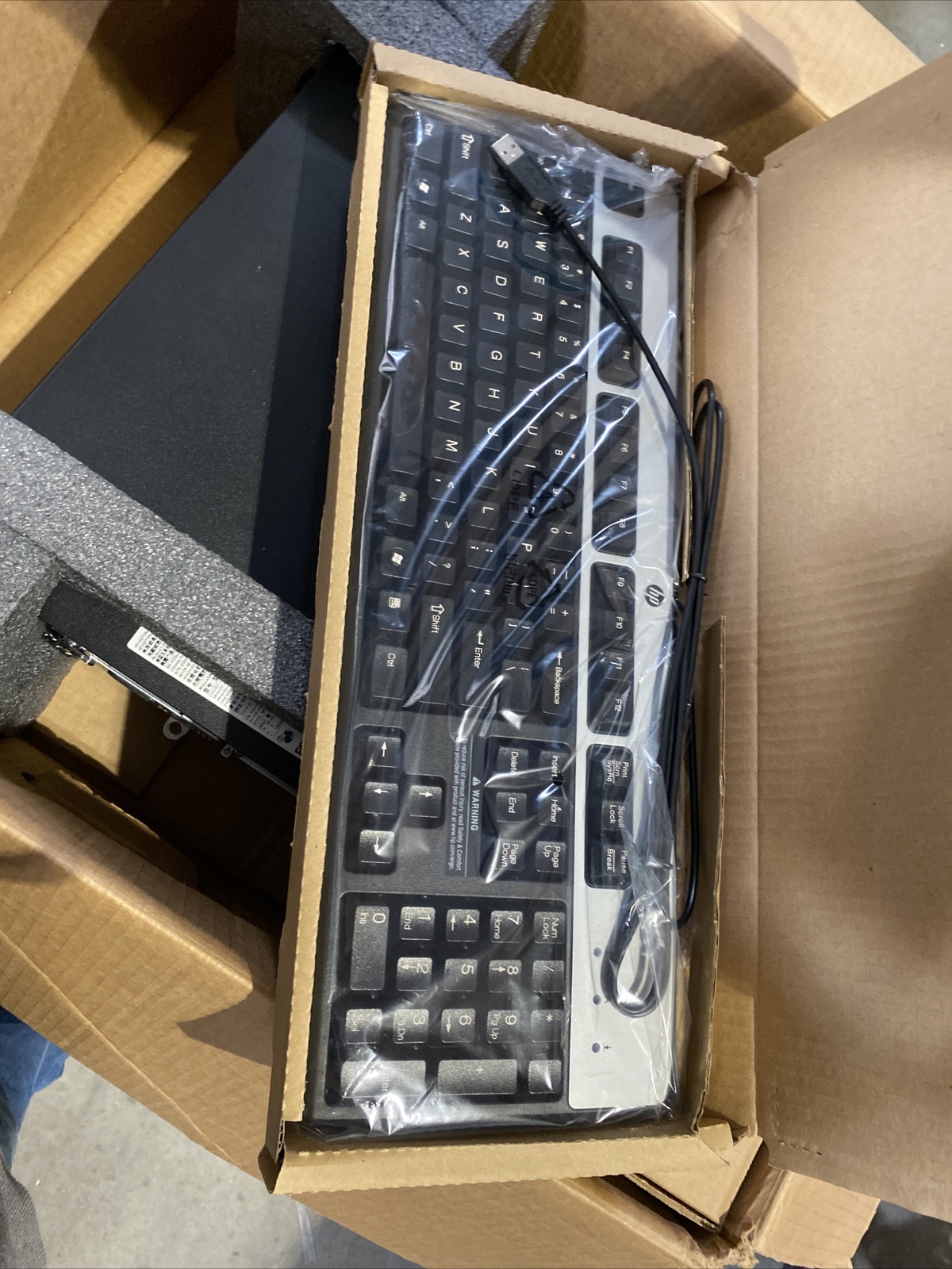 HP BL475US#ABA RP5700 Kodak rad rm computer W/keyboard mouse stand power cord￼s