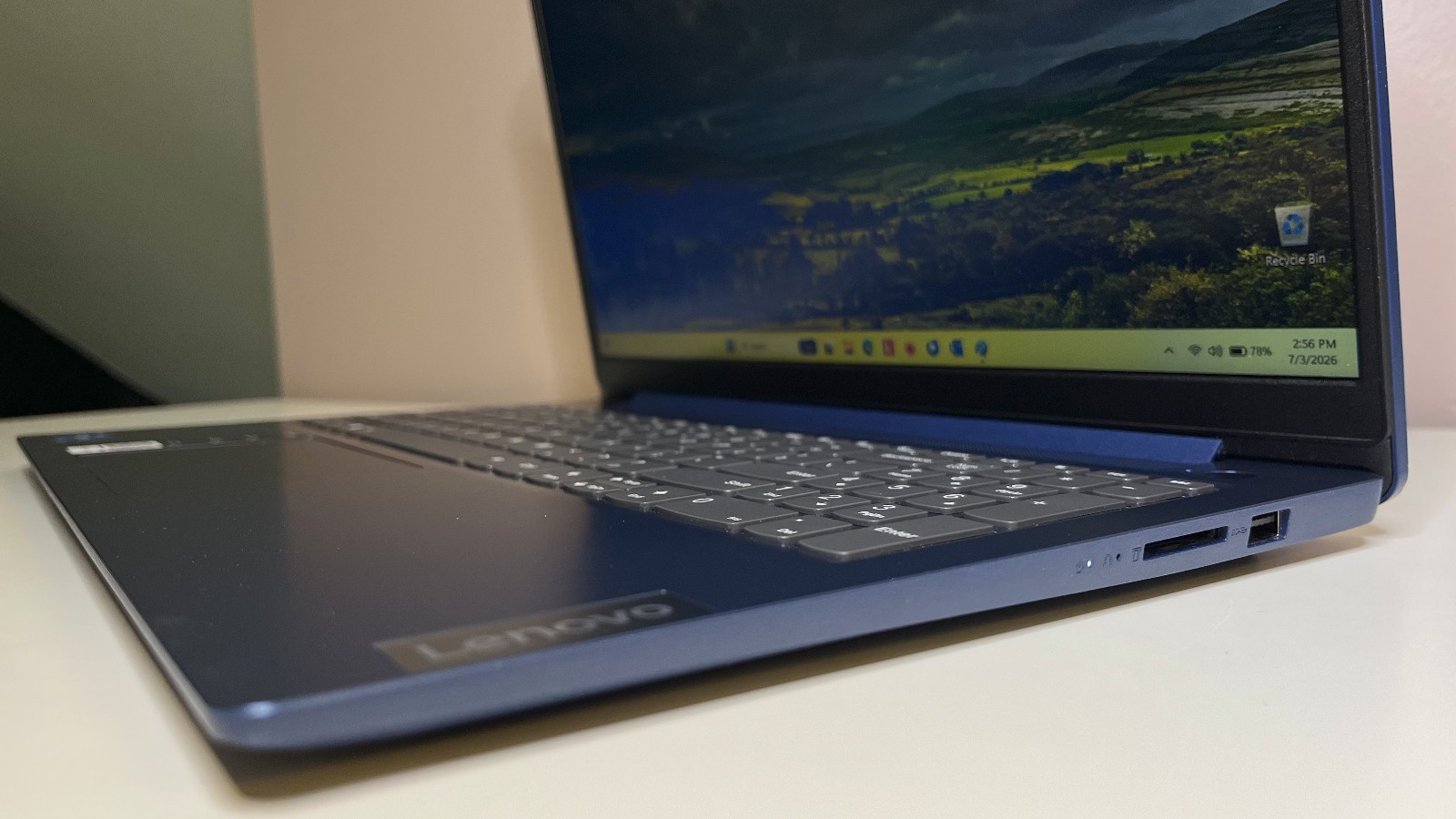 Used Lenovo IdeaPad Slim 3 15.6 Core i3 8GB 256GB Windows 11 Warranty