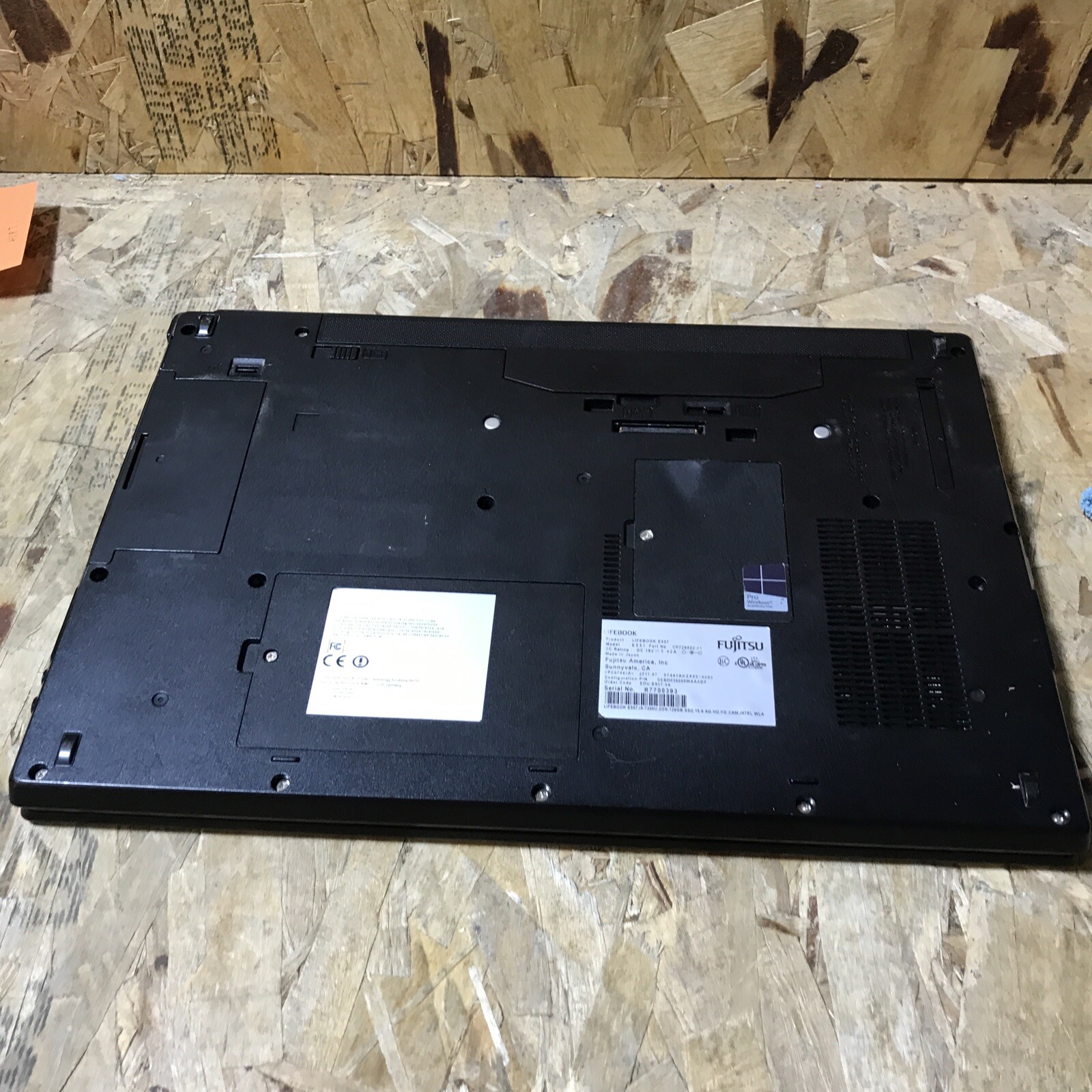 Fujitsu Lifebook E557 Intel Core i5-7200U 2.50GHz 8GB RAM 128GB SSD Win B112