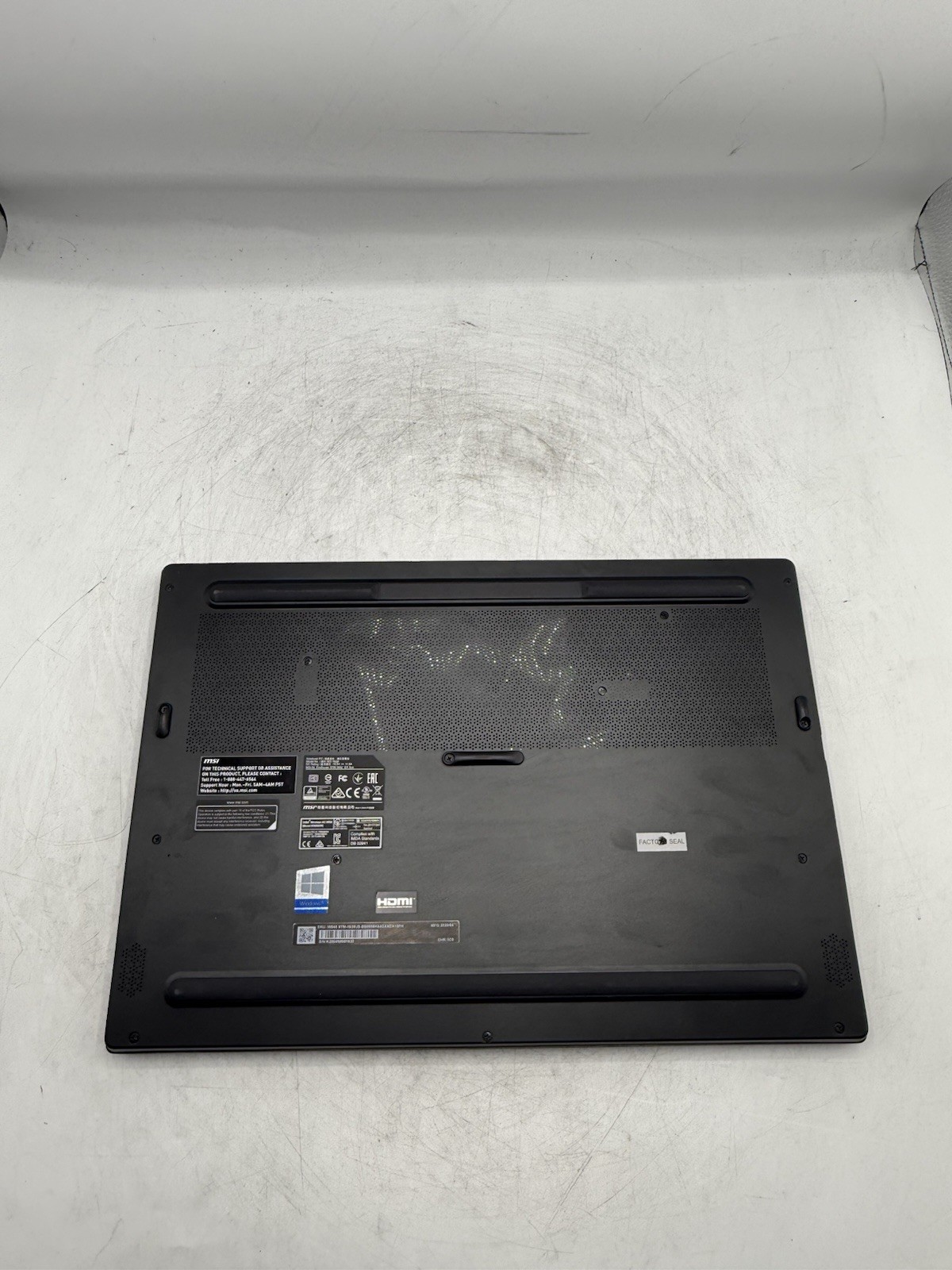 MSI WS65 9TM 15.6″ i9-9880H 8GB RAM Quadro RTX 5000 READ